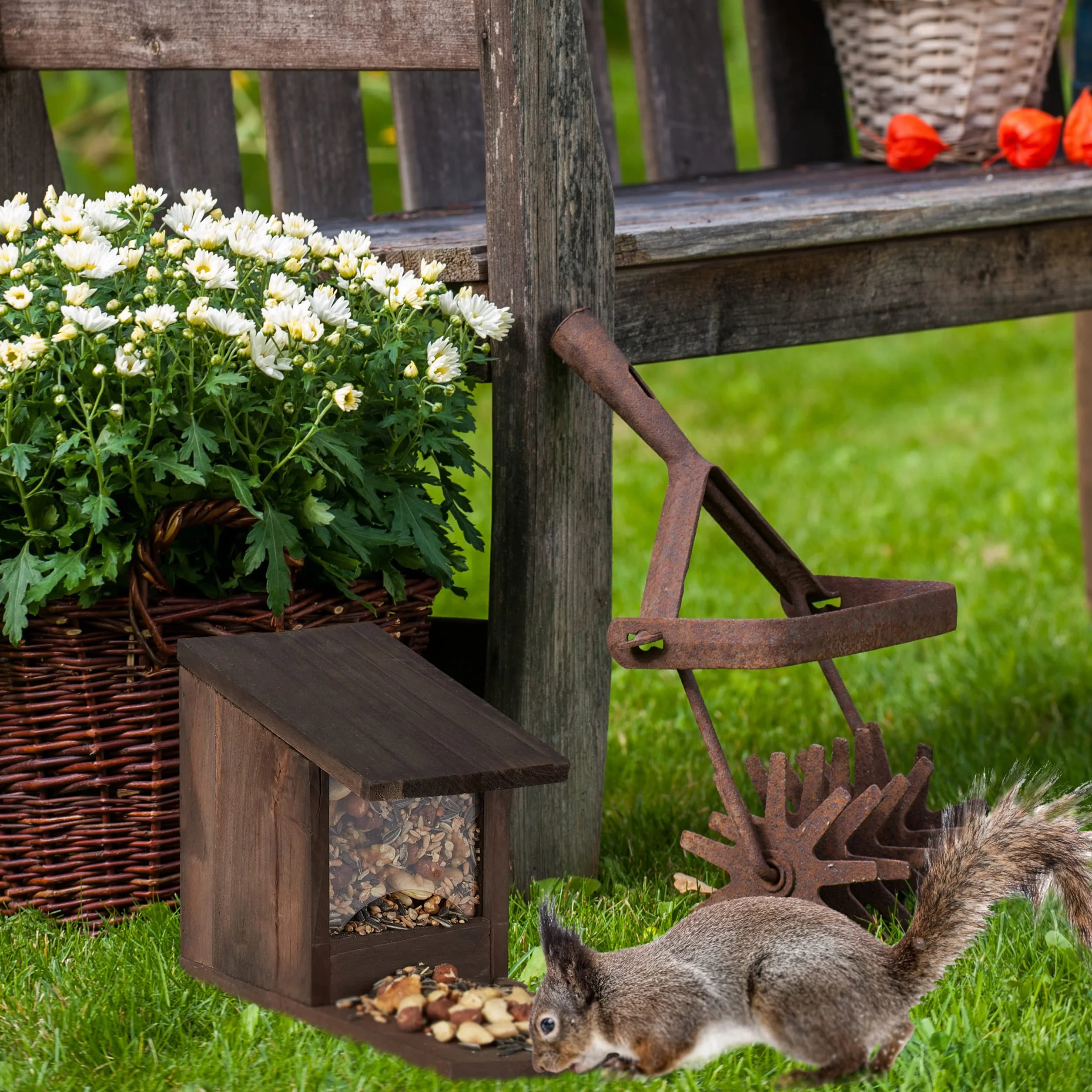 Relaxdays Mangeoire pour écureuils Distributeur Nourriture Bois 17,5 x 12 x 25 cm Marron foncé