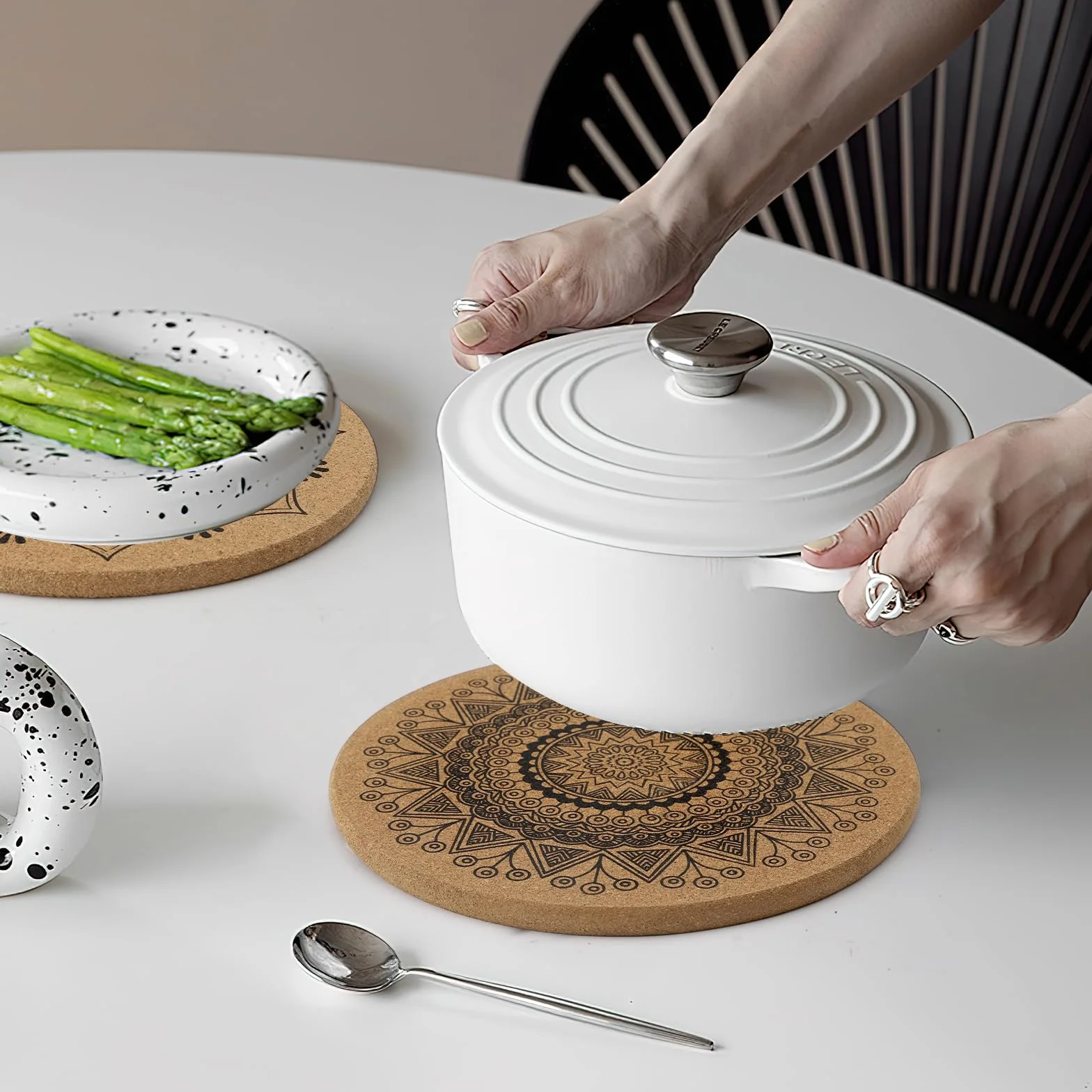 Lot de 2 dessous de plat en liège motifs 19 cm résistants à la chaleur pour casseroles