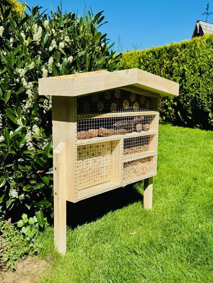 Hôtel à insectes en bois XL pour abeilles sauvages avec jardinière 76 x 56 x 18 cm Résistant aux intempéries