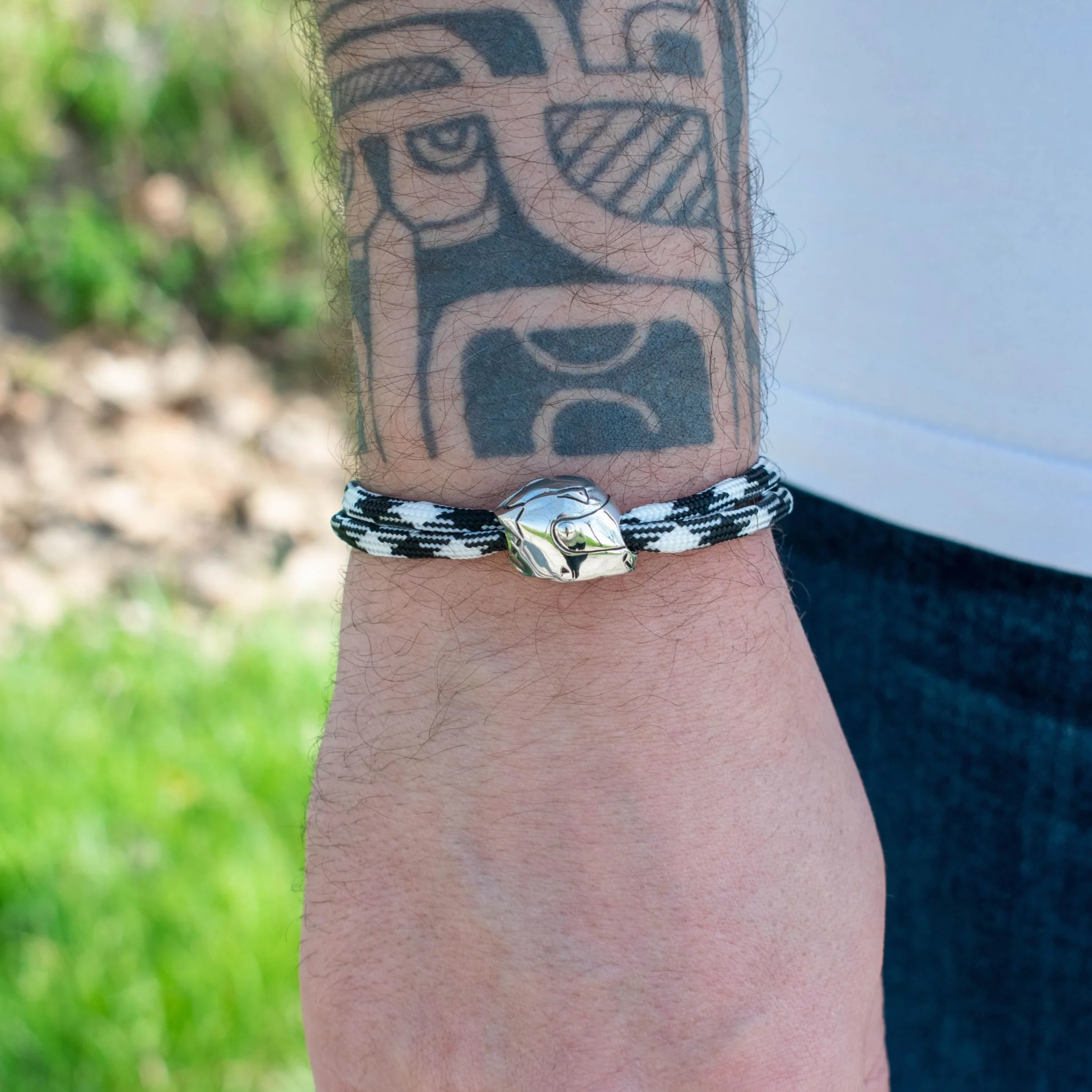 Ernestine - Homme bracelet moto réglable cordon acier inoxydable - bijou casque motard homme, femme, idée cadeau biker - accessoire pour motard - poignet bijoux design casque de moto