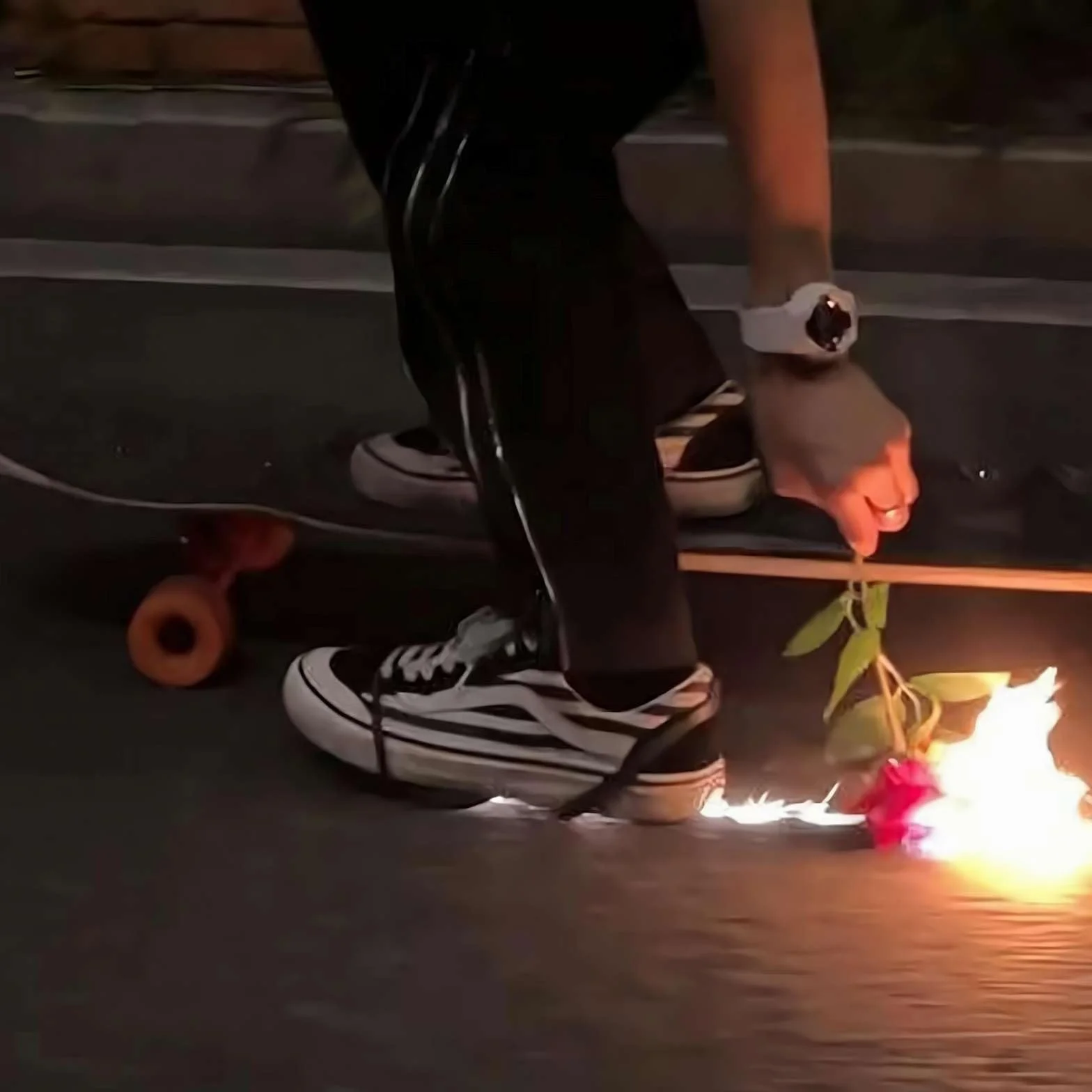 Couvre-chaussures réglable, accessoires de planche à roulettes, outil d'étincelle de friction, tampon pour outil de friction pour vélo, patins de pression des pieds, accessoires pour
