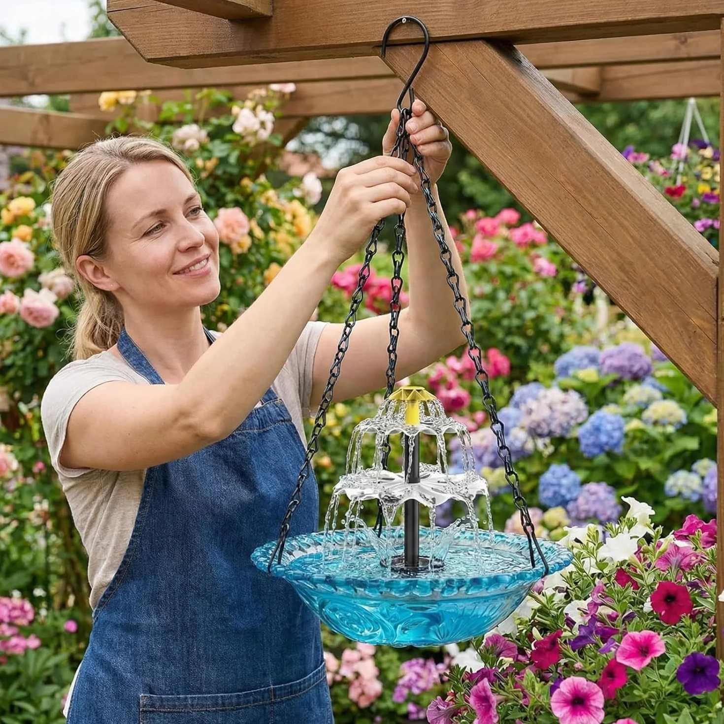 Fontaine Solaire Suspendue pour Oiseaux, Cascade à Énergie Solaire, Bain d’Oiseaux Extérieur Décoratif