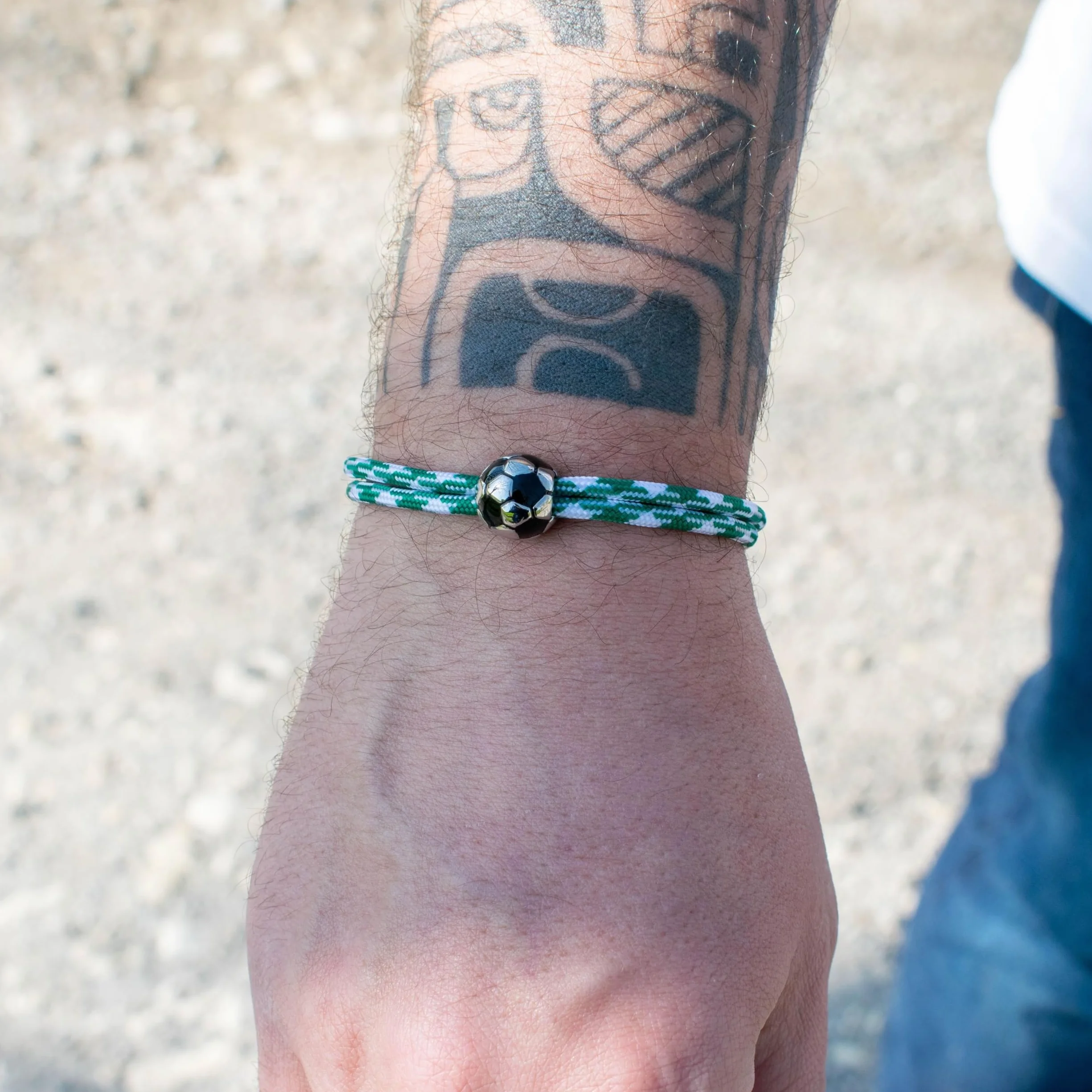Ernestine - Bracelet Football réglable acier inoxydable - Idée cadeau foot homme enfant - Bracelet sport Foot - Cadeau Homme Noël anniversaire fête des pères - accessoire équipe Football Ville Paris