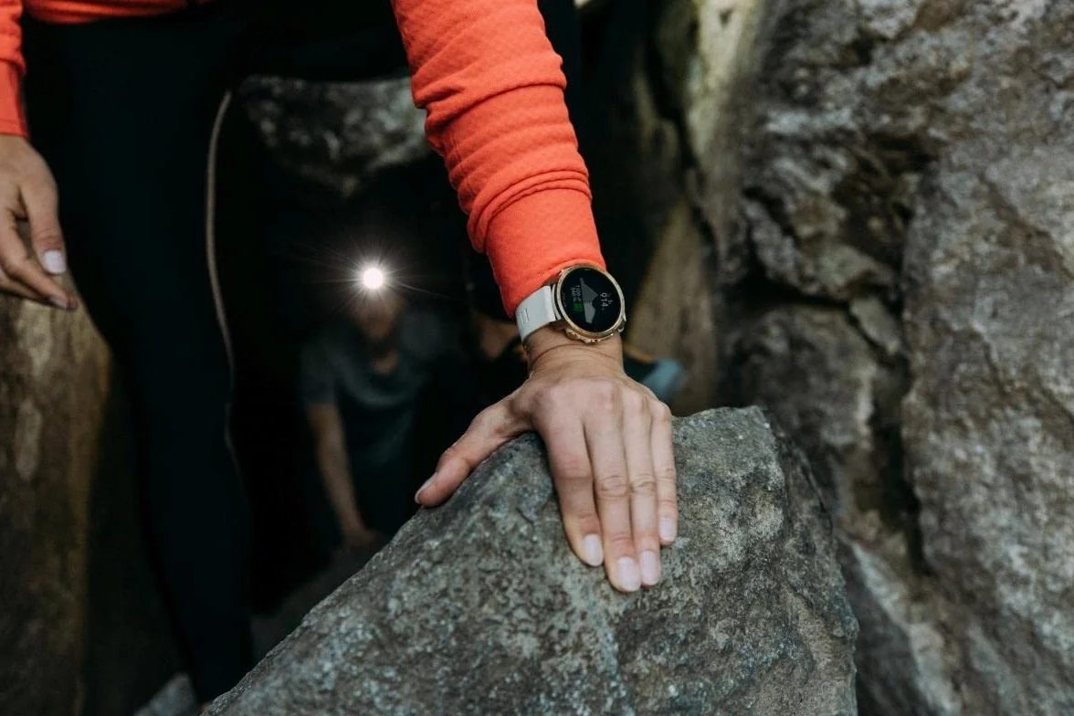 Polar Grit X Pro Montre GPS Multisport Connectée Résistance Militaire Verre Saphir Fréquence Cardiaque Autonomie Prolongée Navigation
