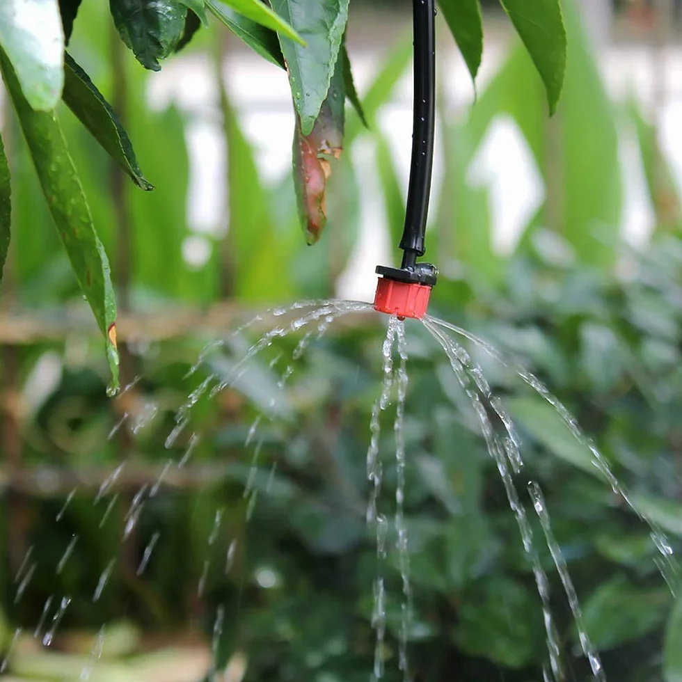 Goutteurs d'irrigation réglables, 100pcs Kit système goutte à goutte avec buses de brumisation