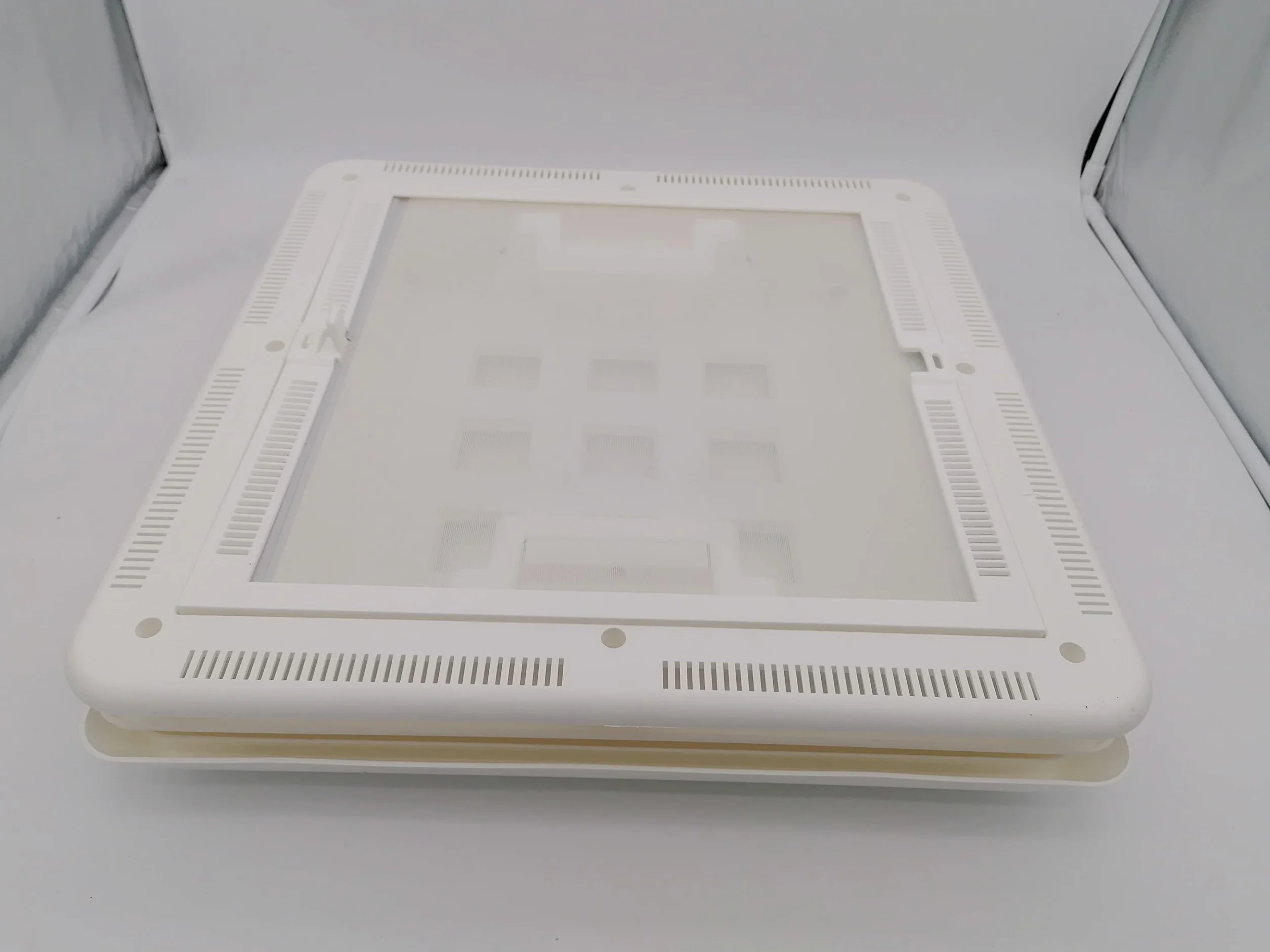 Kit de lucarne Hertus 40 x 40 avec moustiquaire intégrée et vis en acier inoxydable