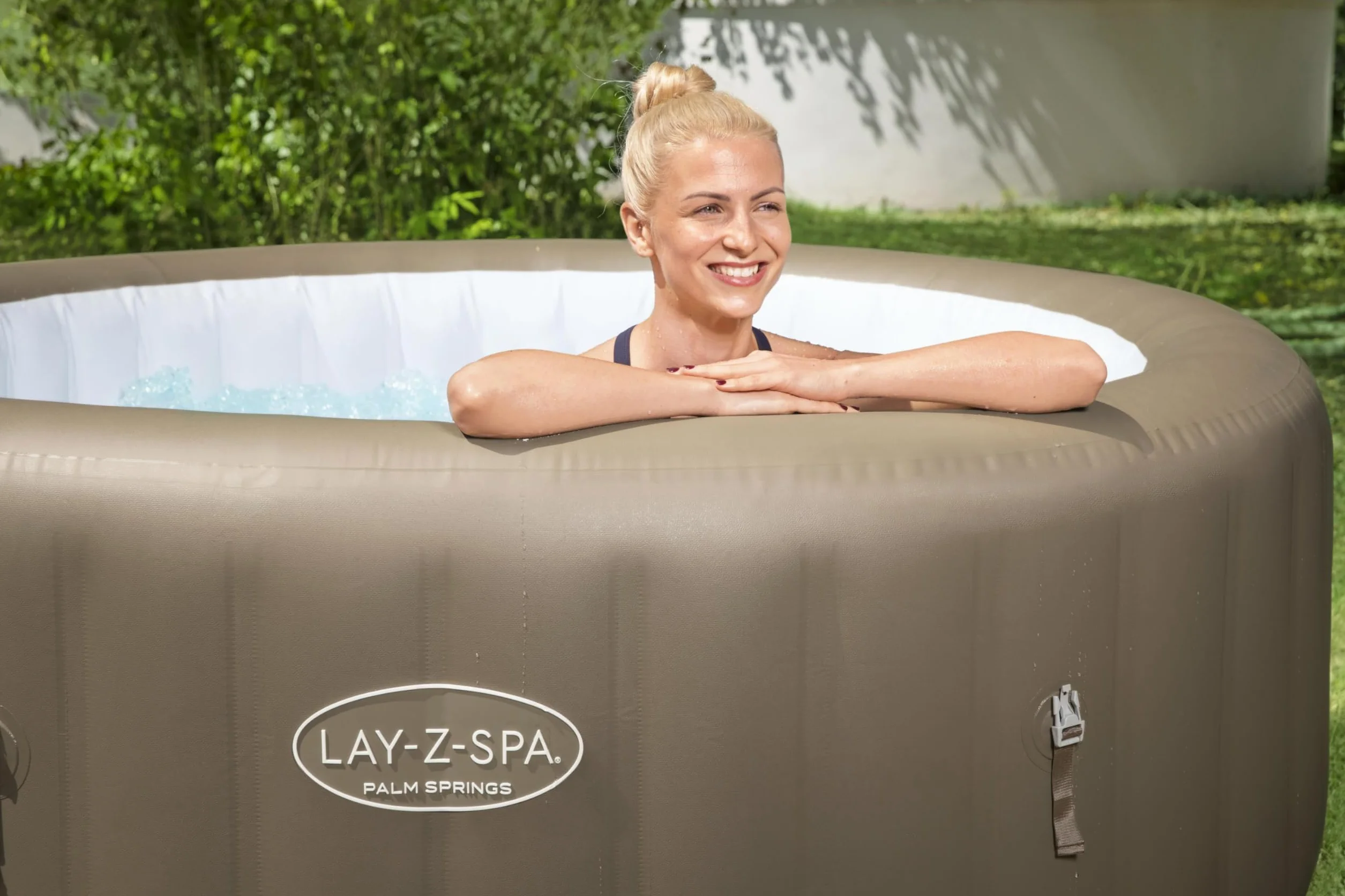 Spa Gonflable Lay-Z-Spa Palm Springs 4-6 Places Diamètre 196 x 71 cm 140 Jets d'Air Filtration Cartouche Chemconnect