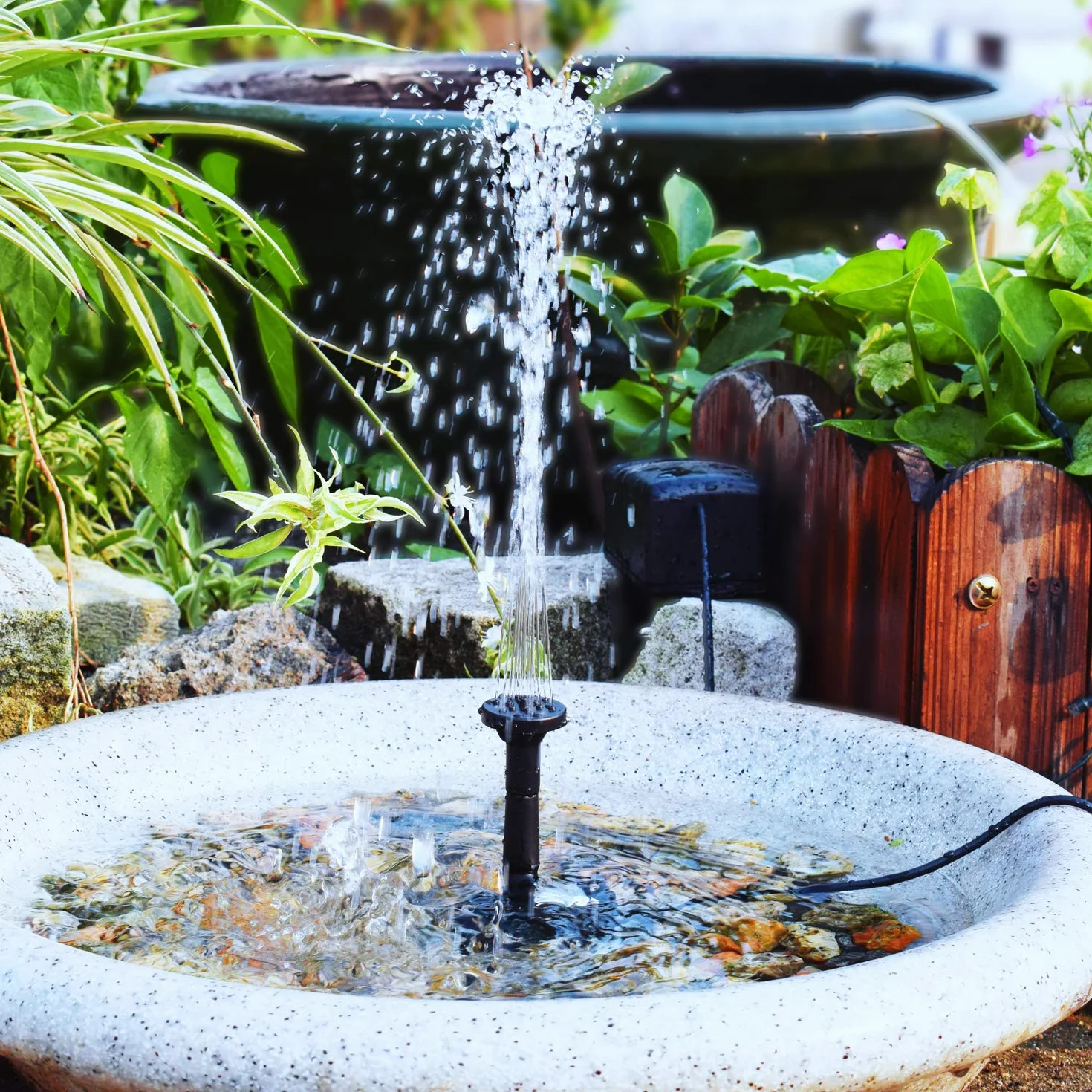 Fontaine Solaire Pompe à Eau 9V 10-12W 190L/h avec Tuyau 1m Câble 3.25m 9 Buses pour Bassin Jardin