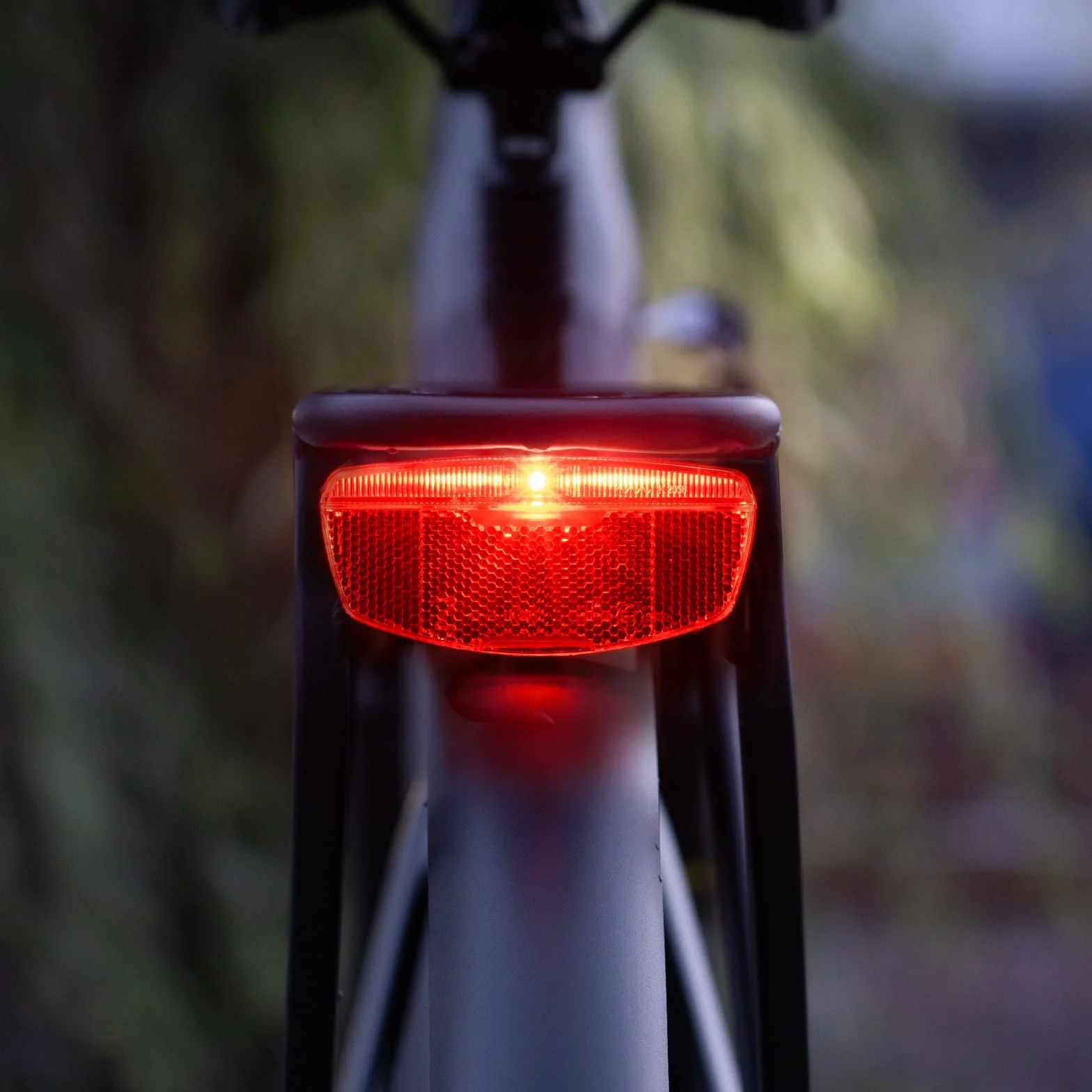 Feu arrière vélo COCOLUMEN LED 220-240° Large Faisceau, IPX4/5, 6-60V vélo électrique/vélo, StVZO