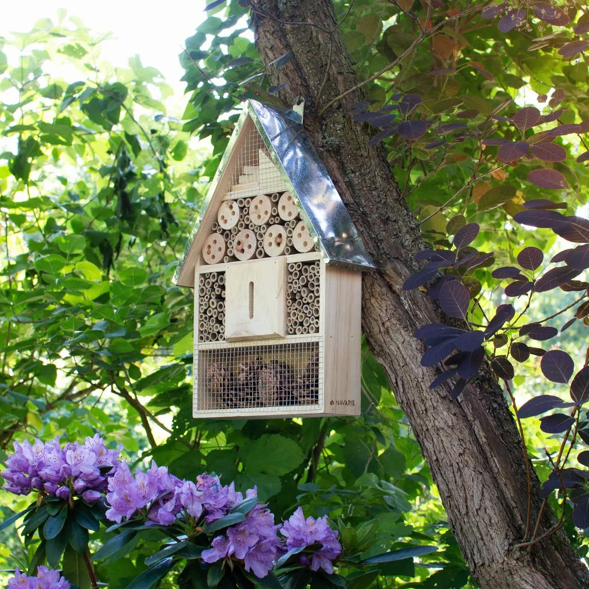 Navaris Hôtel à Insecte Bois XL 40 x 23 x 7 cm Cabane Abri Refuge Toit Métal Abeille Coccinelle Papillon