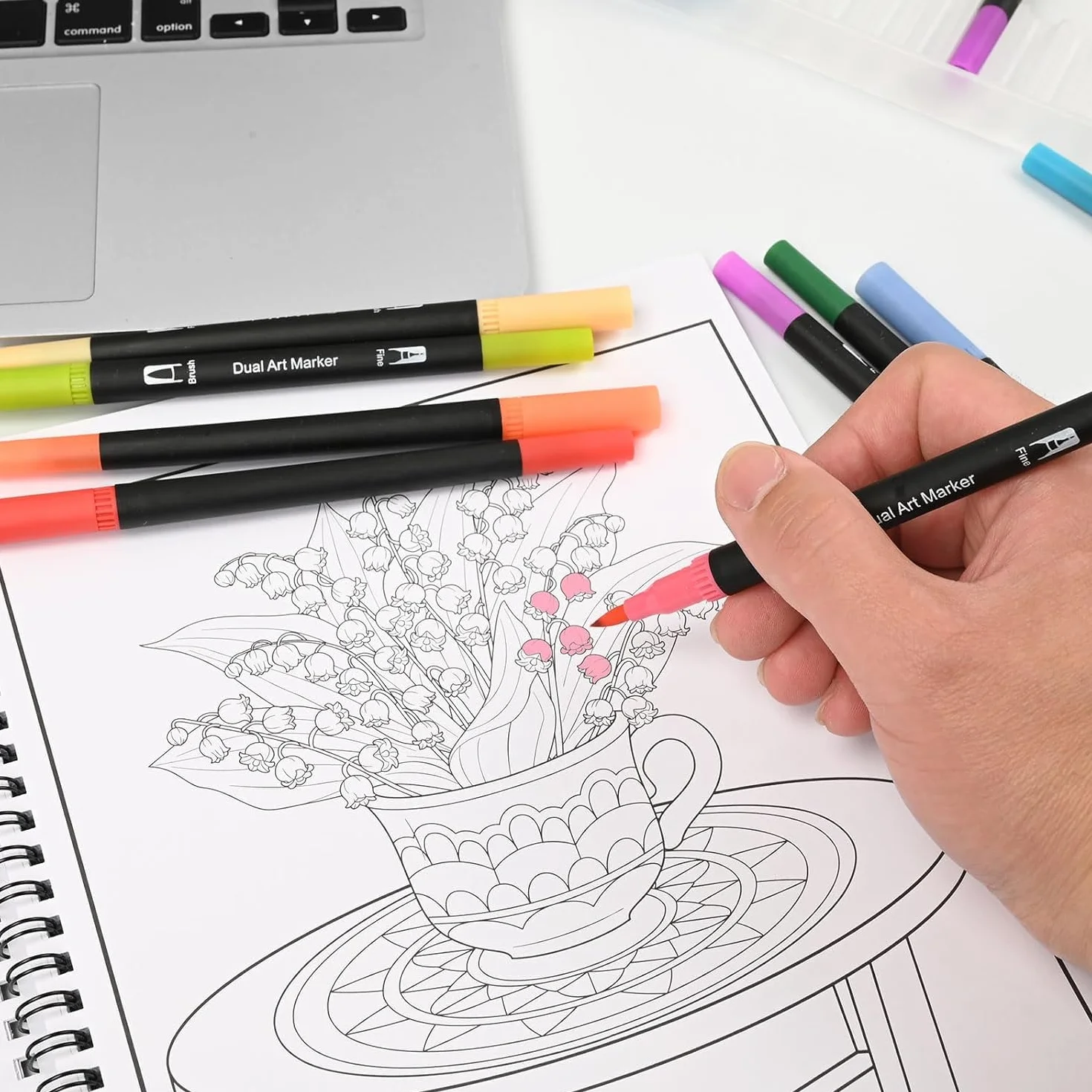 Livre de coloriage pour adultes avec 36 stylos double pinceau, 30 motifs relaxants, spirales