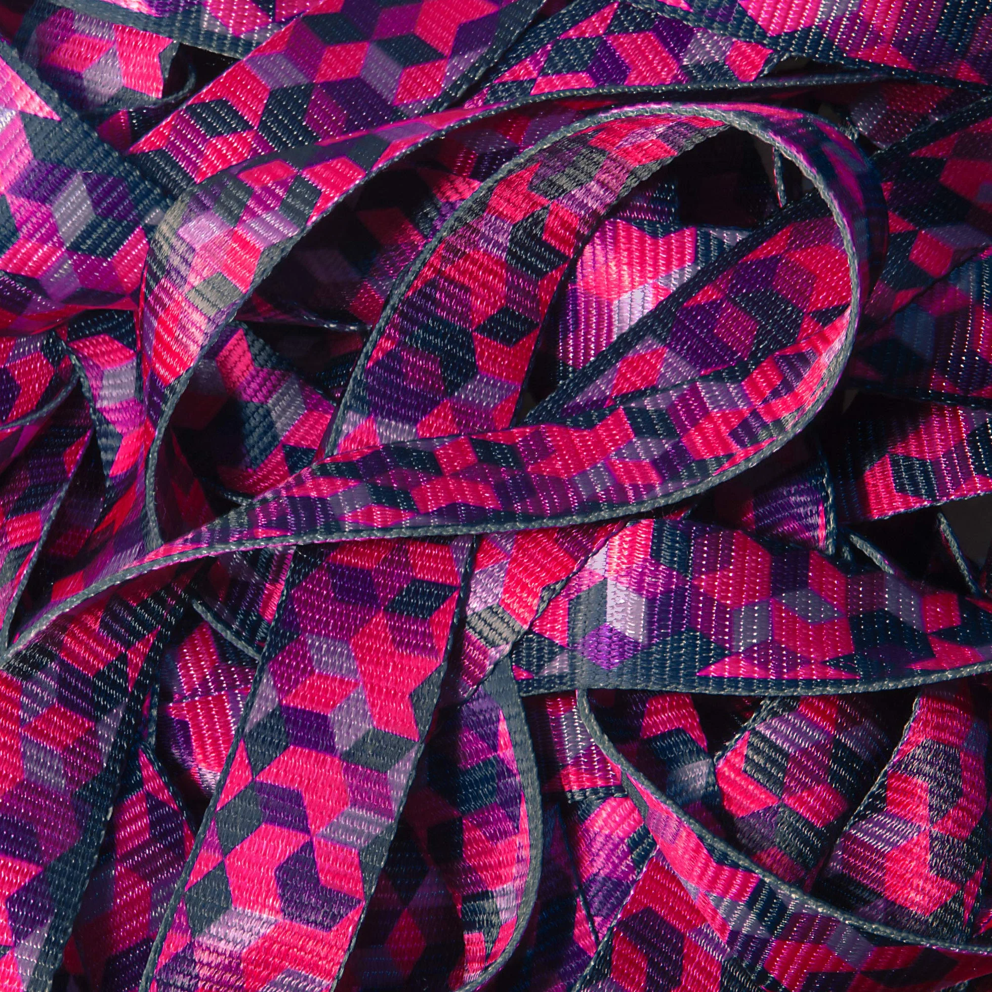 Kit de slackline – Longueur de 15, 25 ou 35 m & Largeur de 5 cm Motif unique "Cubes", avec sac de transport/sac de gym à la mode & protection pour arbre et cliquet, manuel d’utilisation (français non garanti)