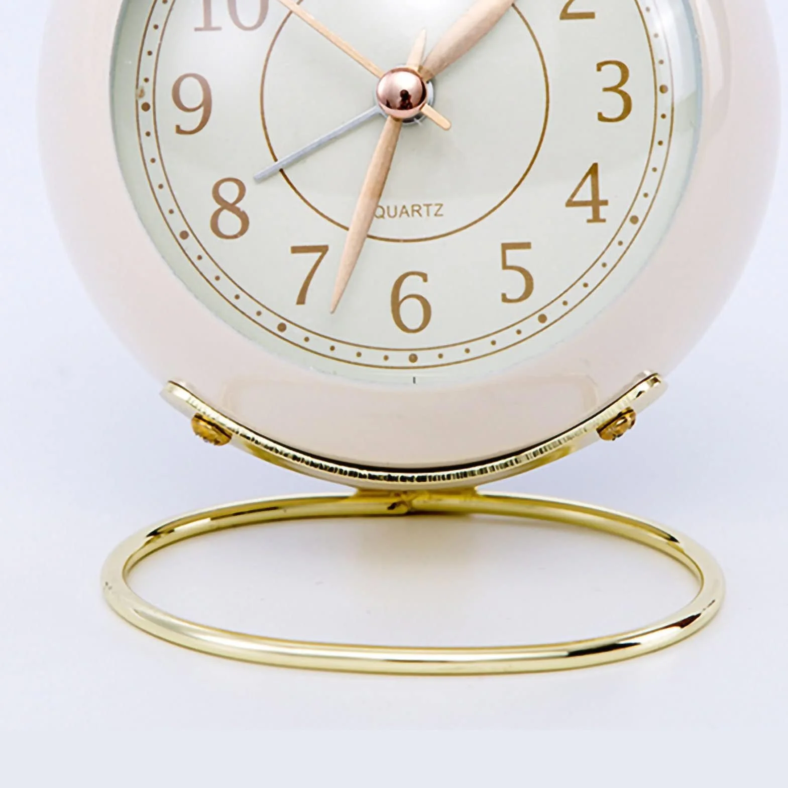 HERCHR Réveil de Chevet Silencieux sans Tic-tac Horloge de Table à Piles Blanc
