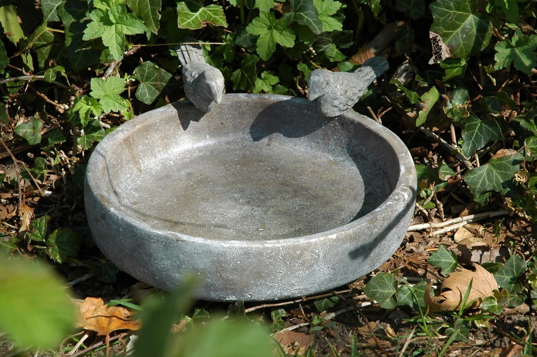 dobar® Bain d'oiseaux Classique Oasis en Ciment pour Jardin - Diamètre 24,5 cm Gris