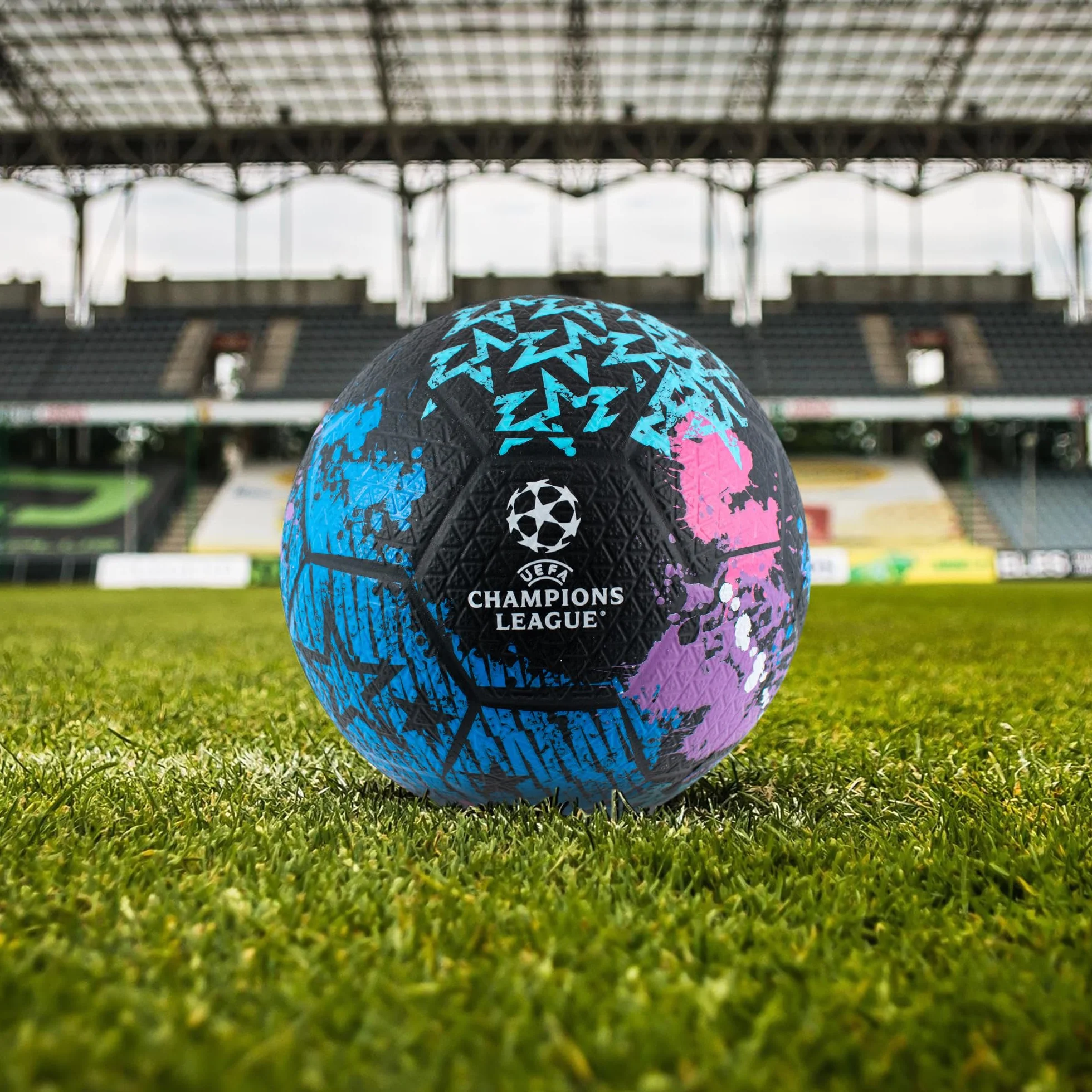Hy-Pro Ballon de Rue en Caoutchouc sous Licence Officielle UEFA Champions League – Taille 5, Excellente idée Cadeau de Football, Article UCL, intérieur et extérieur