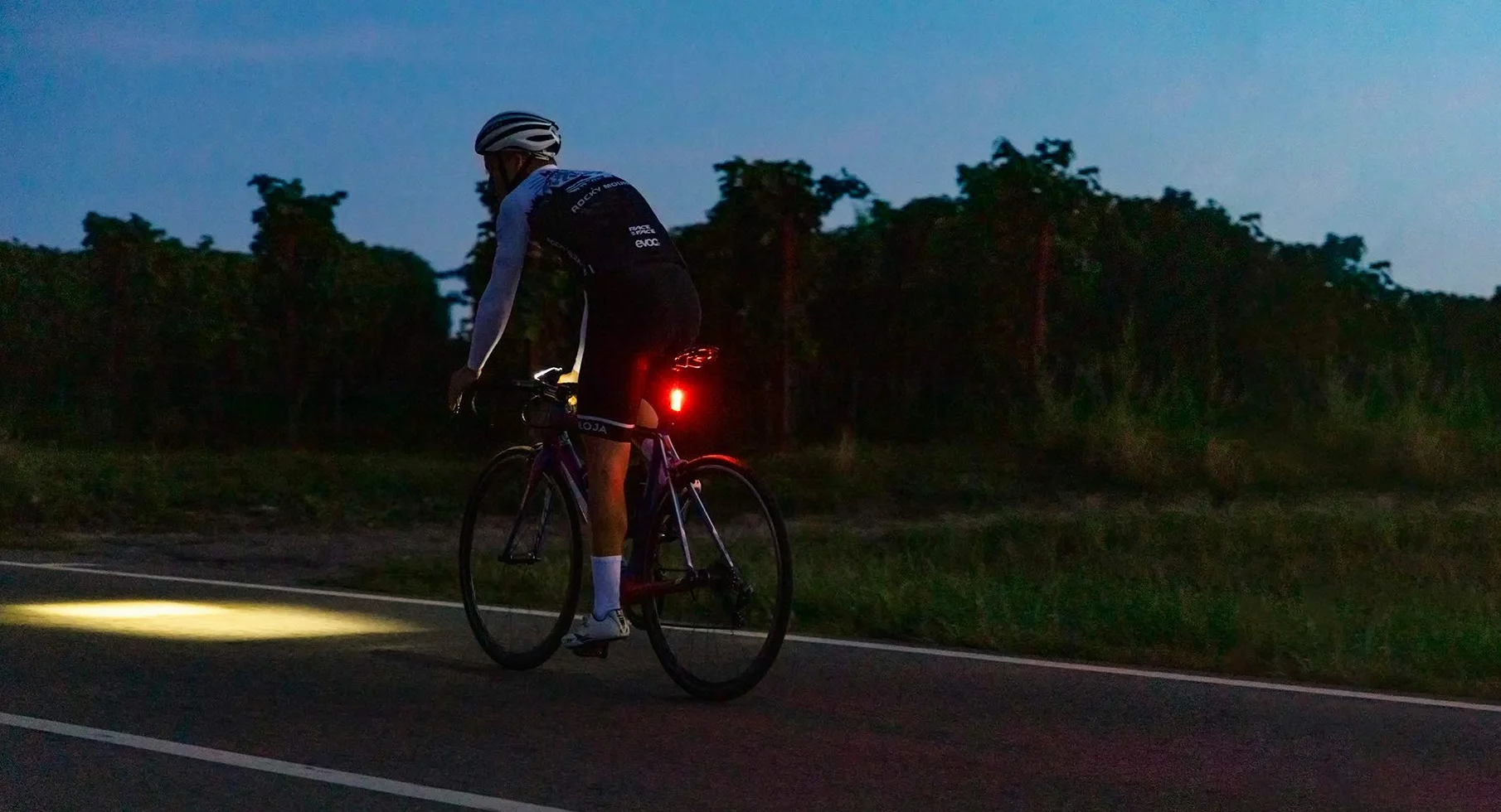 SIGMA Blaze ou Blaze Flash | Feu arrière de vélo à LED avec ou sans Fonction Flash | Feu arrière à Piles avec feu Stop Automatique | Visibilité à 500 m