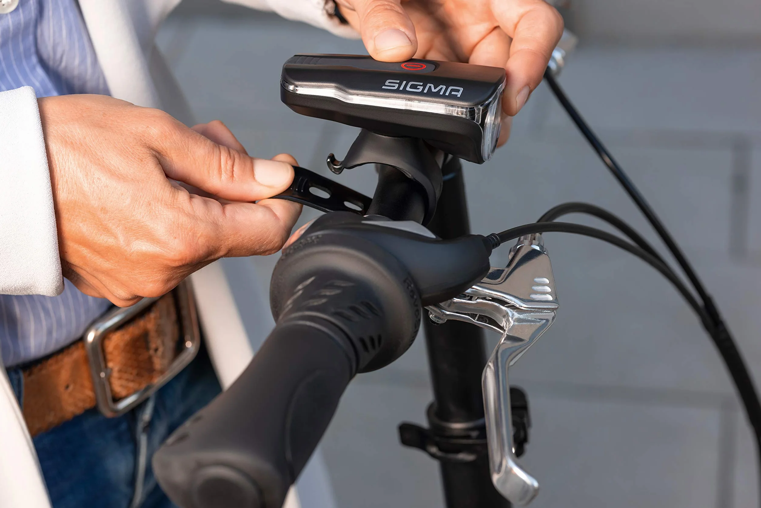 Sigma Sport Aura 60 USB Feu Avant de vélo Unisexe, Noir, Taille Unique