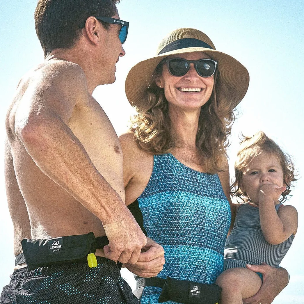 Restube Beach Sécurité pour Nage en Eau Libre-Aide Flottante pour Sport Nautique-Planche de Survie Gonflable & Bouée de Signalisation Compacte Unisex-Adult, Jet Black, Small