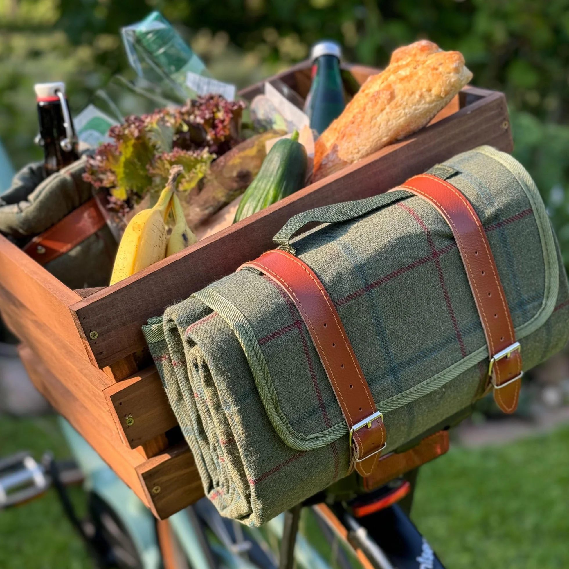 UNUS Caisse pour vélo avec panier arrière en bois, couverture de pique-nique et porte-bouteille