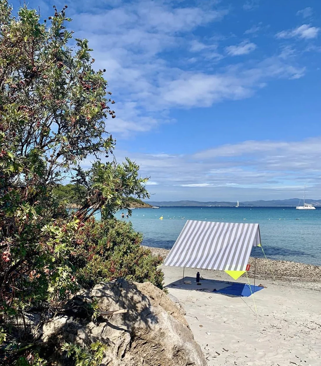 Fatboy Miasun Tente de Plage - Parasol Plage Portable Large avec Support - Tente Enfant - 3 Options d'Installation - Auvent avec Protection Solaire en Coton - 330 x 190 x 140 cm - Biarritz