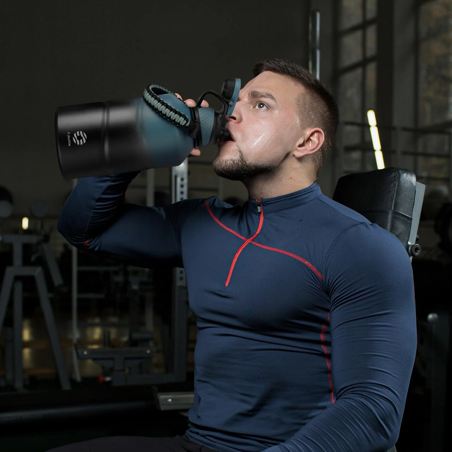 Fjbottle Gourde Isotherme 1.9L avec Bouchon Magnétique, Gourde Sport Double Paroi sans BPA, Bouteille d'eau de Grande Capacité pour Sport, Voyage, Vélo, Randonnée