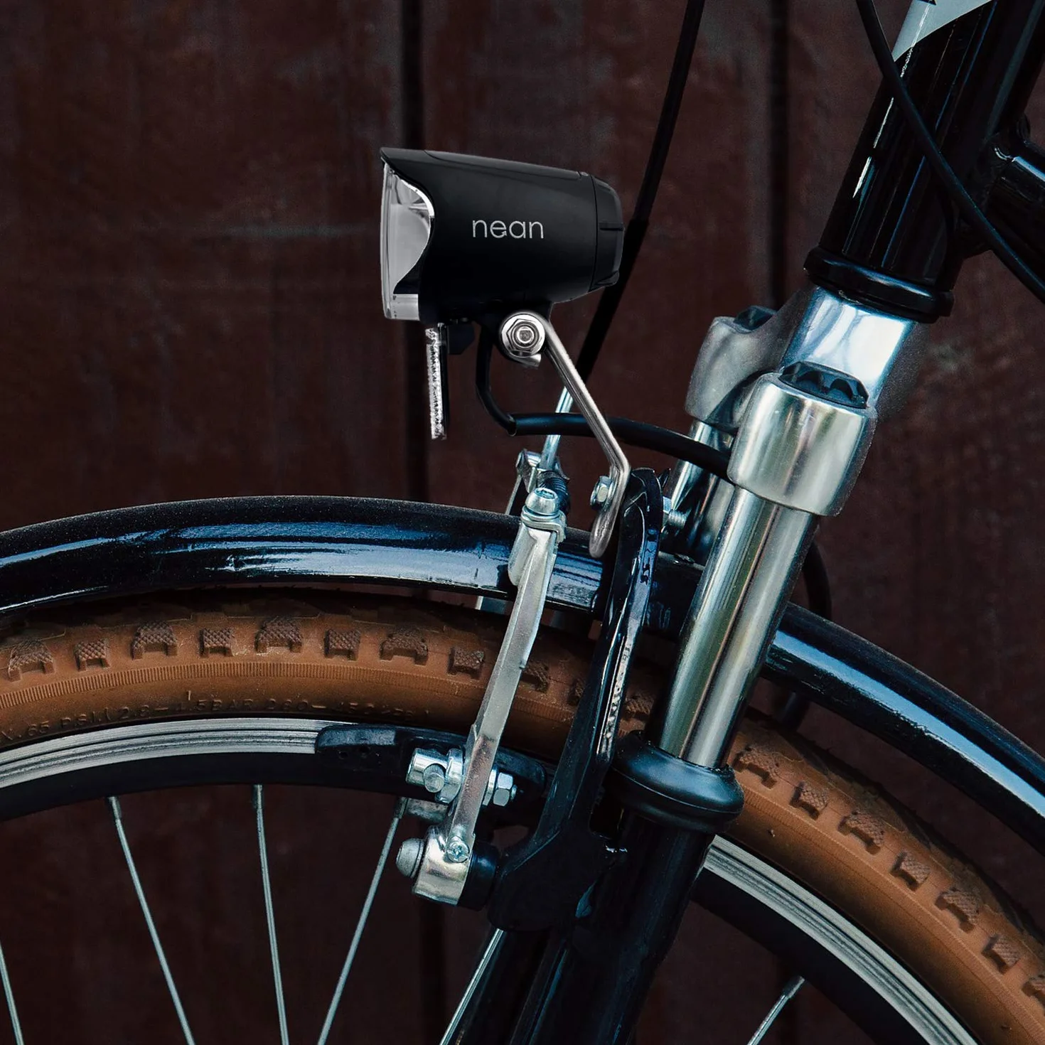 nean Phare de vélo LED 70 lux à dynamo avec feu de position automatique et StVZO, feu avant de vélo, phare avant avec plaque de refroidissement en aluminium, noir