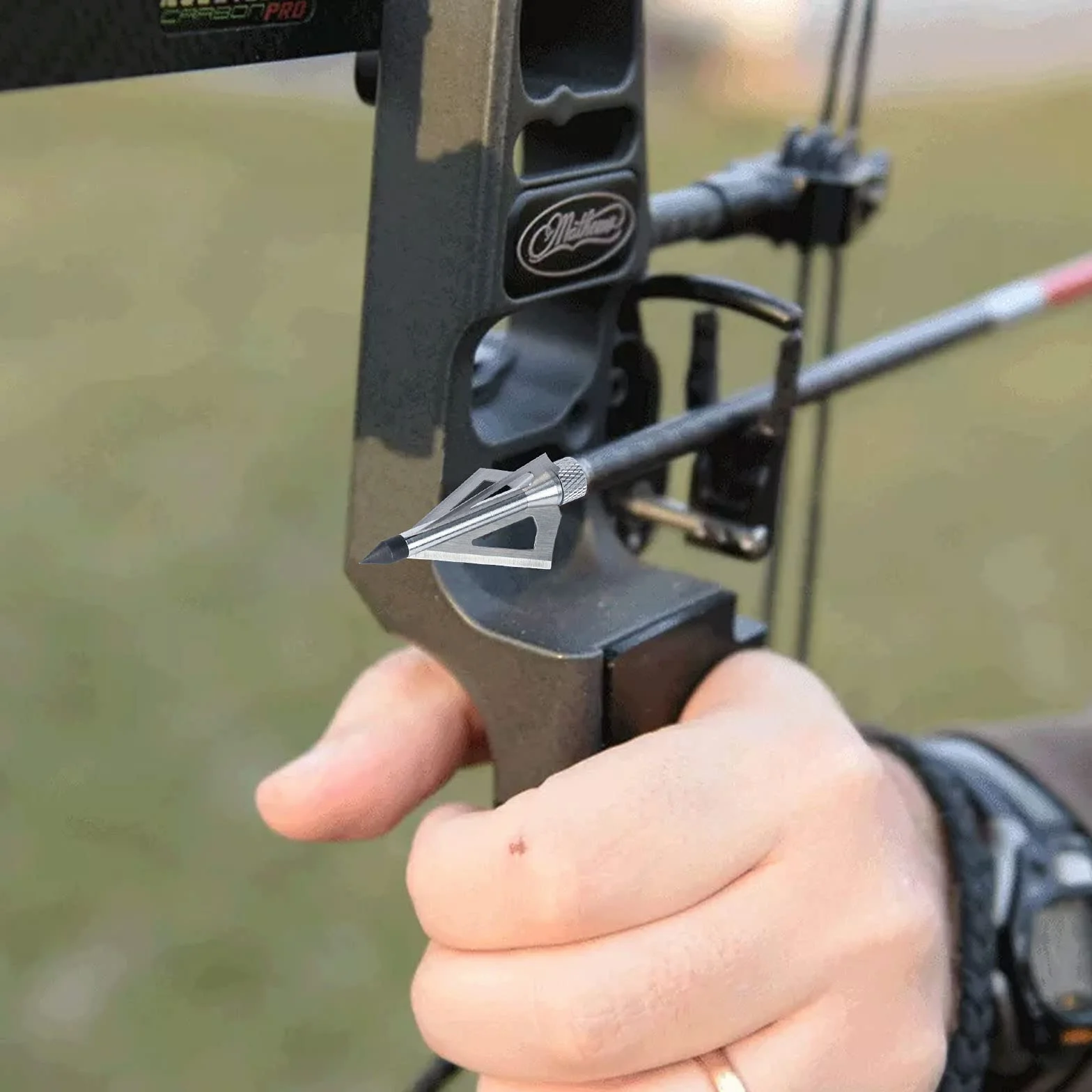 Runmeihe 12 Pointes de Flèche en Acier Inoxydable Chasse avec Un étui de Rangement pour Arbalète de Chasse Adulte, Cible Tir à l'arc et Arbalète Traditionnelle