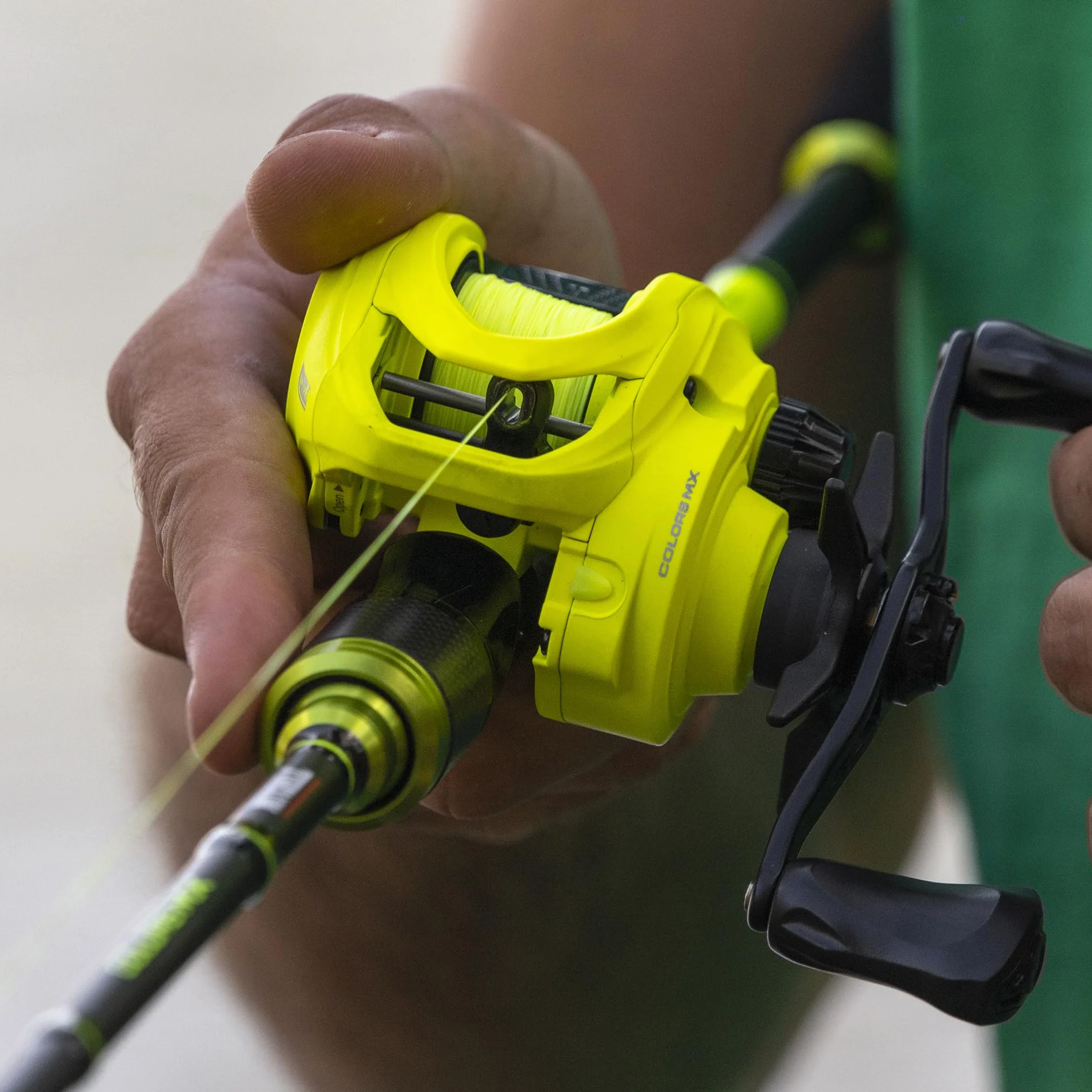 Mitchell Colors MX Castrute and Rolle Combo – Raubfisch Baitcasting Setup – Hecht, Zander, Barsch