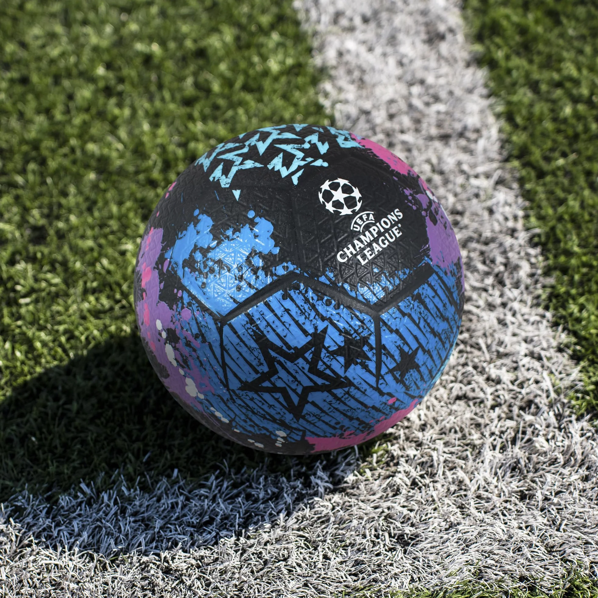 Hy-Pro Ballon de Rue en Caoutchouc sous Licence Officielle UEFA Champions League – Taille 5, Excellente idée Cadeau de Football, Article UCL, intérieur et extérieur