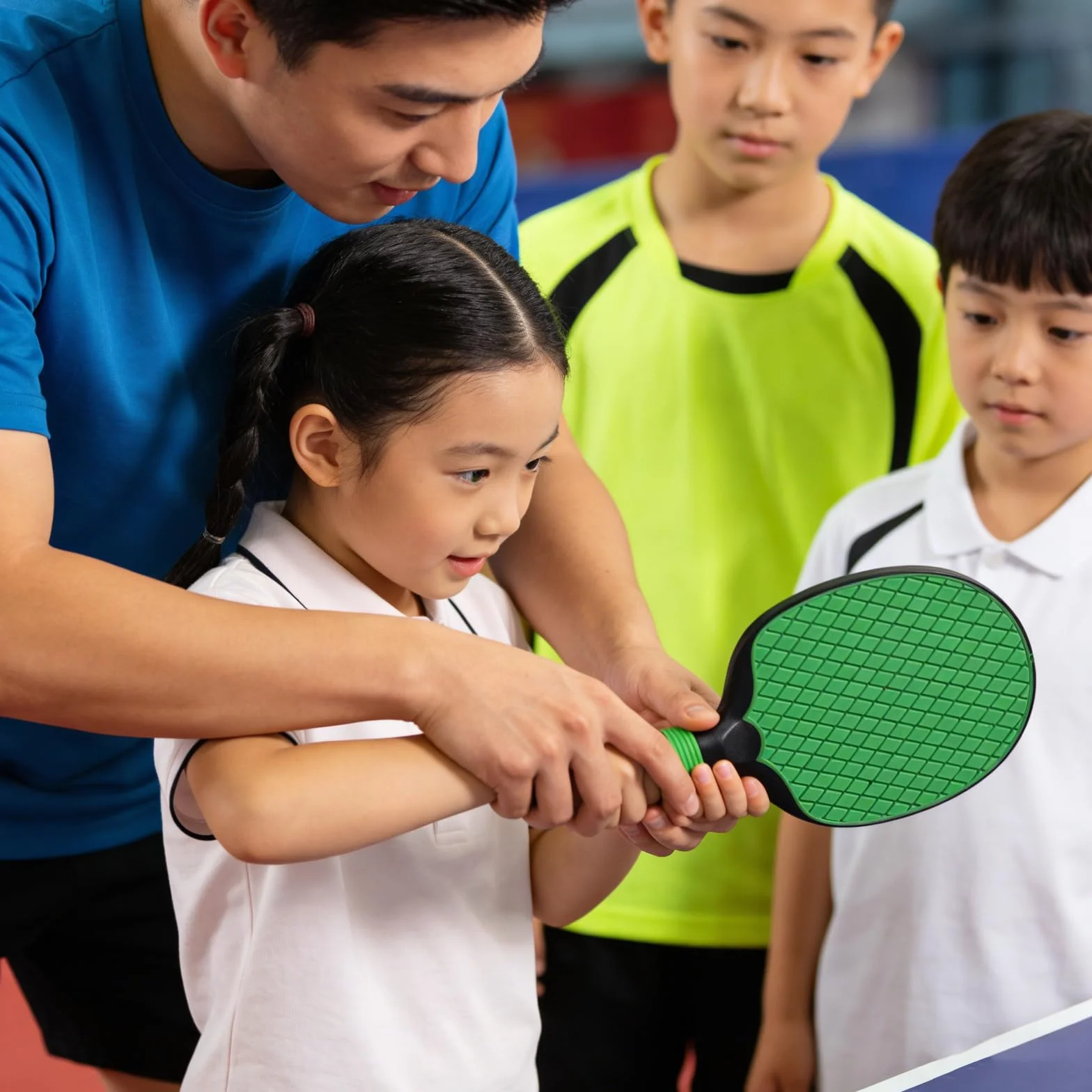 Veemoon Lot de 2 Raquettes de Ping-Pong Vertes Prise Porte-Plume et Classique, Raquettes D’entraînement Tennis de Table Surface de Contrôle Optimale, Manche Ergonomique Antidérapant