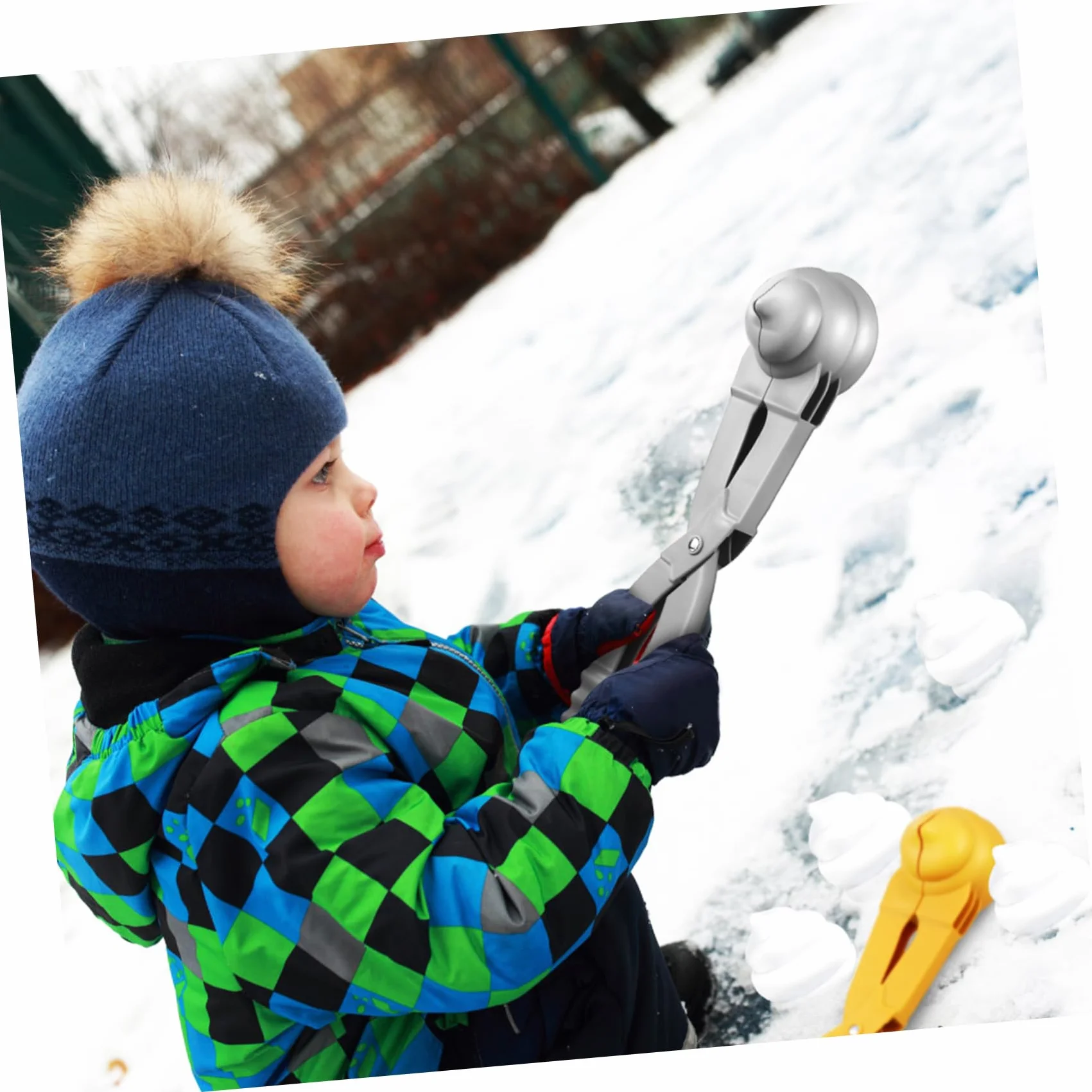 Lot de 2 Pinces à Boules de Neige Grandes en Plastique Solide pour Garçon et Filles Jouet de Neige Extérieur Polyvalent Accessoire et Jeux de Plage Couleur Aléatoire