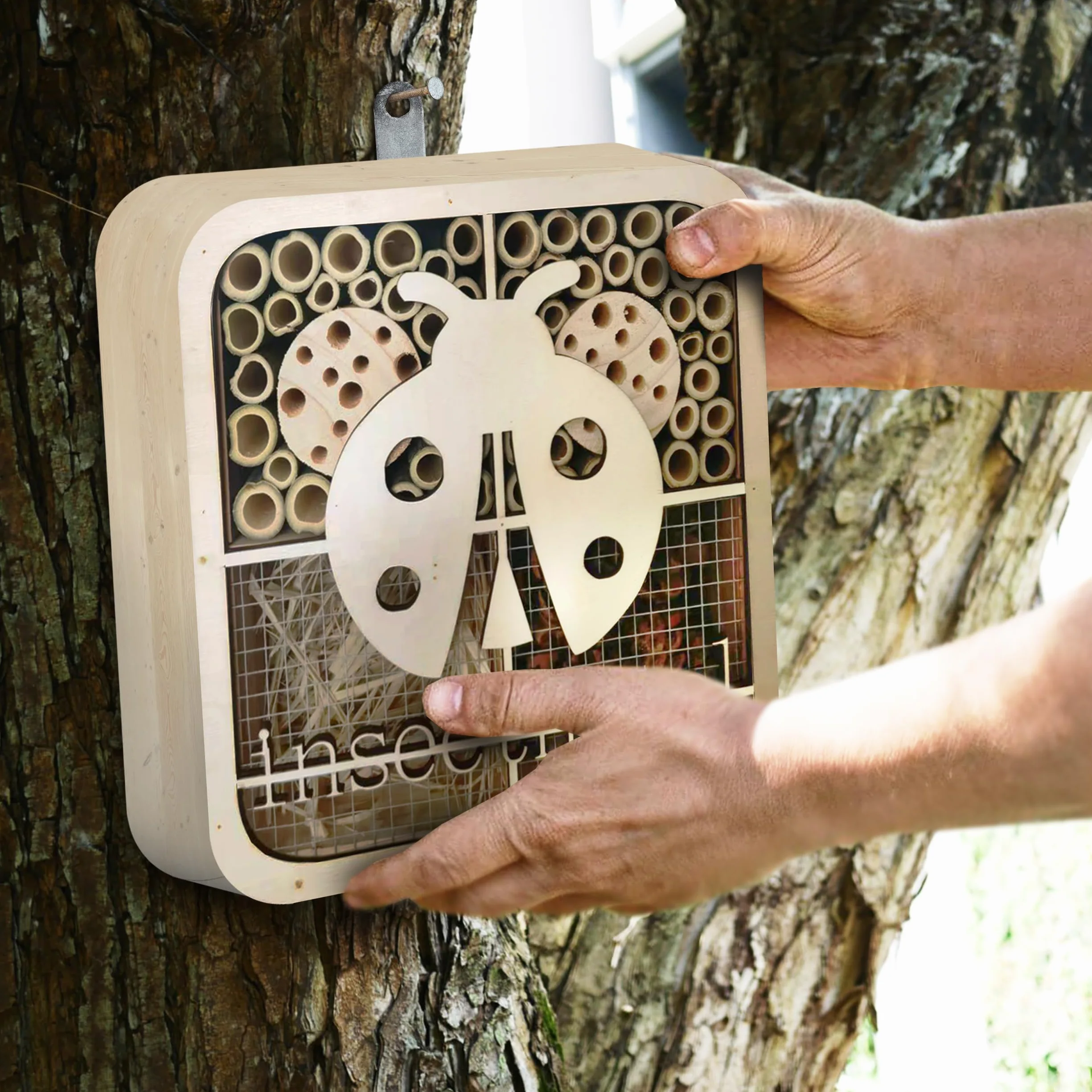 ISOTRONIC Hôtel à Insectes en Bois Naturel – Maison pour Abeilles et Coccinelles avec Abri en Bambou pour Jardin et Balcon