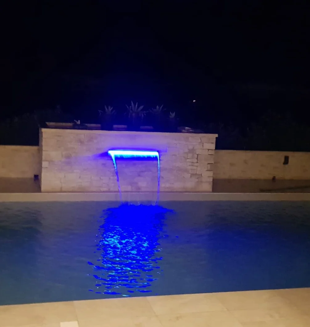 PISCINE Lame d'eau Cascade Acrylique 60cm LEDs intégrées Télécommande Coffret transformateur