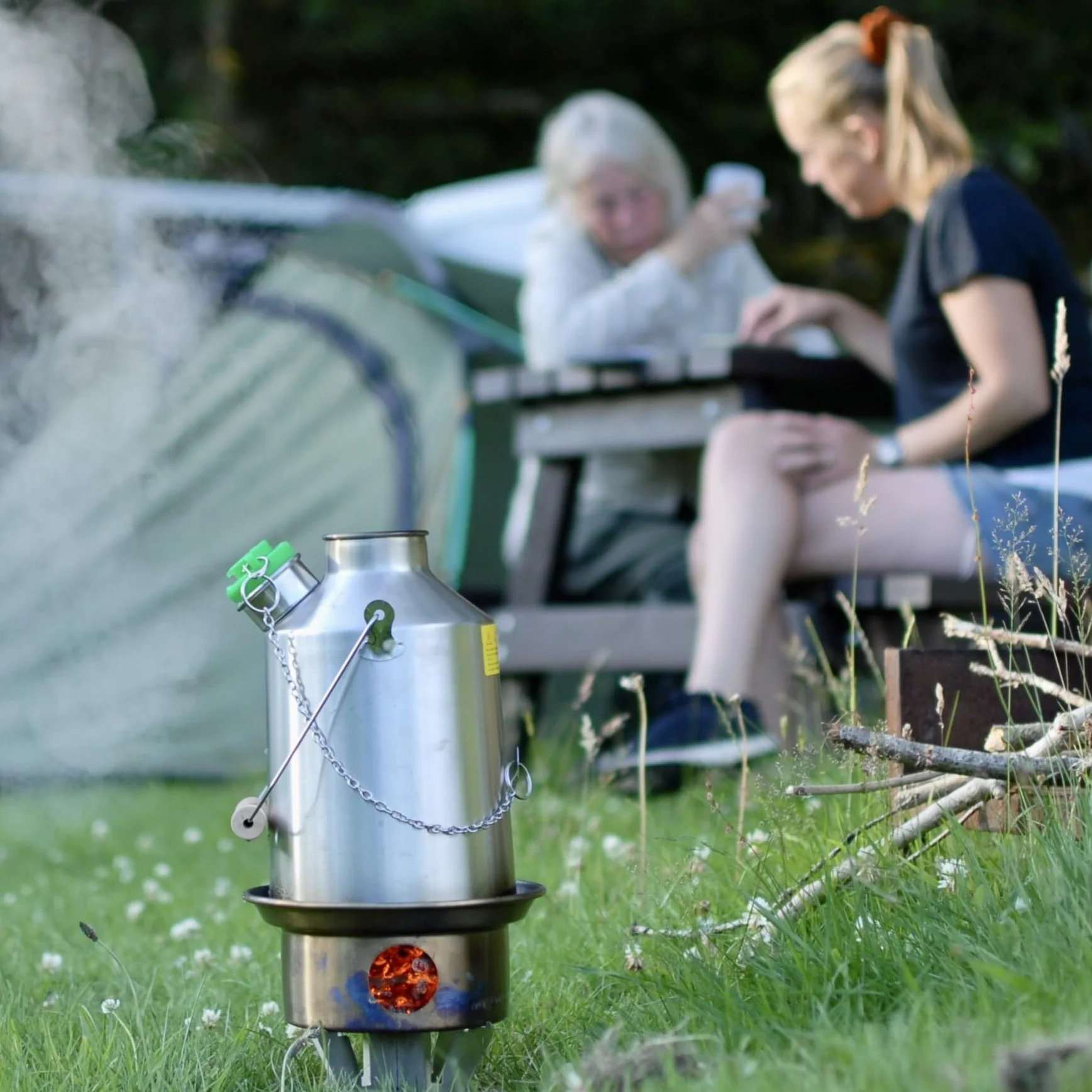 Kelly Kettle Kit de 'Scout' avec Bouilloire de 1,2l en Acier Inoxydable + Batterie de Cuisine + Support de Marmite + Sac de Transport