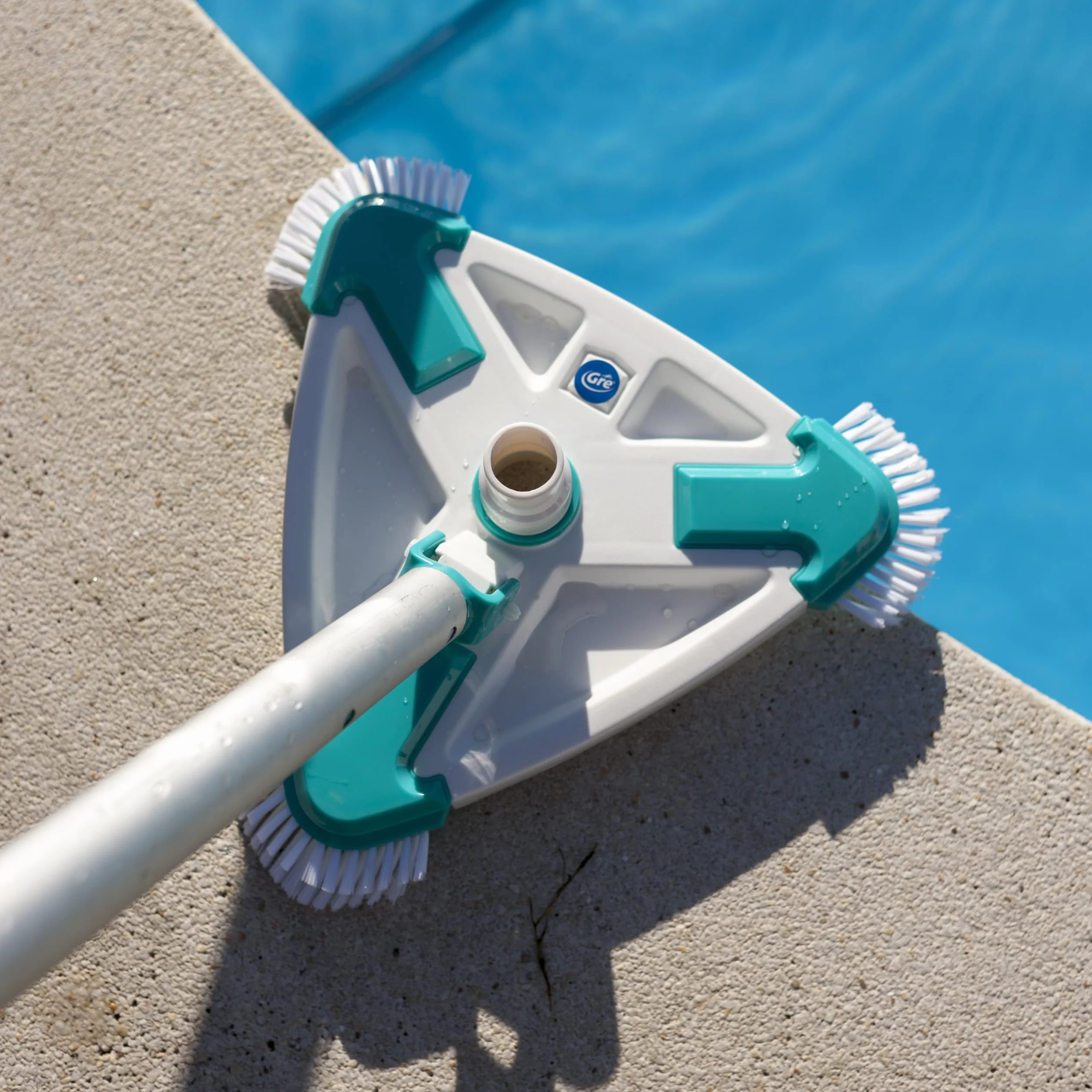 Nettoyeur de Piscine Triangulaire Gre 40016N avec Brosses
