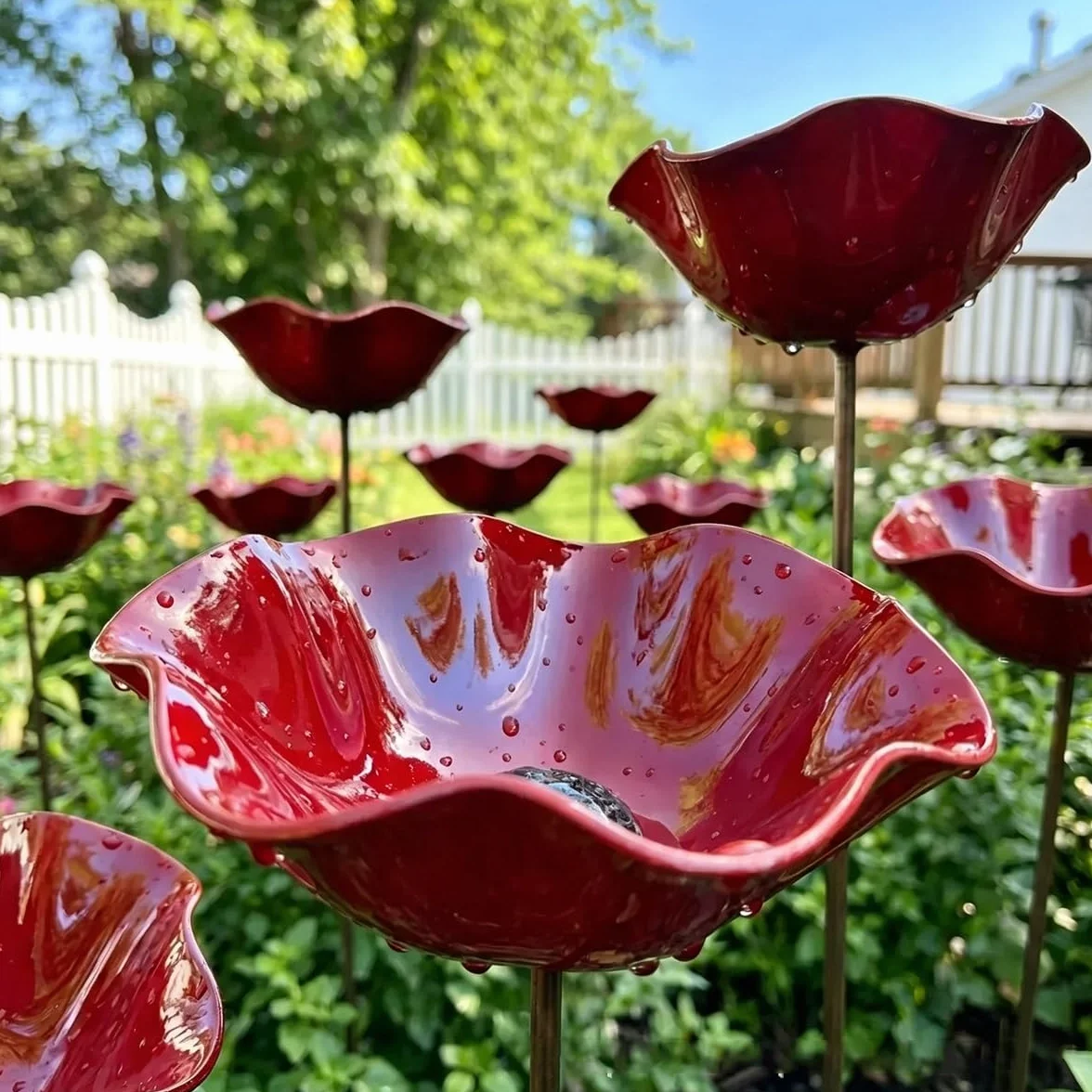 Jardinière de Jardin en Métal Faite à la Main, Bassin pour Oiseaux et Fleurs d'Extérieur, Décoration pour Pelouse, Cour et Jardin (Rose Rouge)
