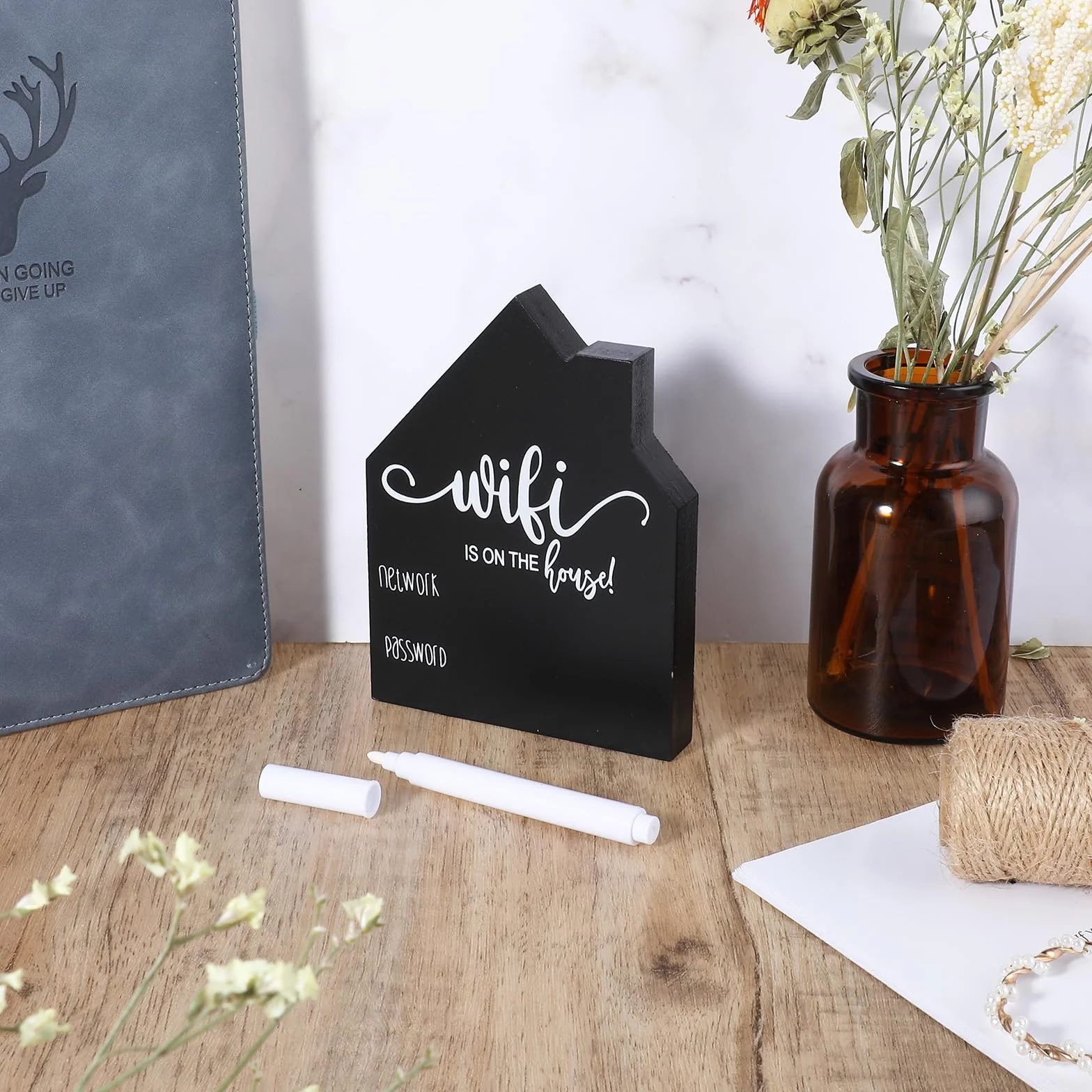 Panneau de mot de passe Wi-Fi en bois pour la maison, tableau noir avec stylo effaçable