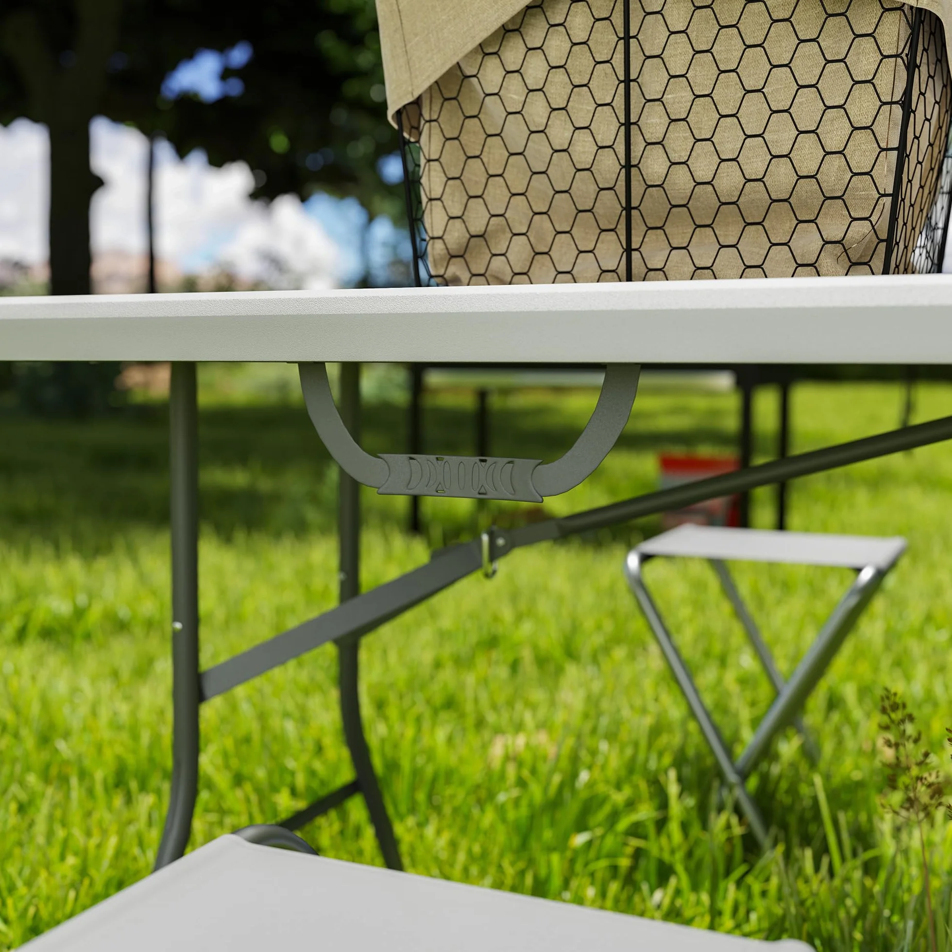 Outsunny Table Pliante HDPE 180x74x74 cm Camping Extérieur Blanc