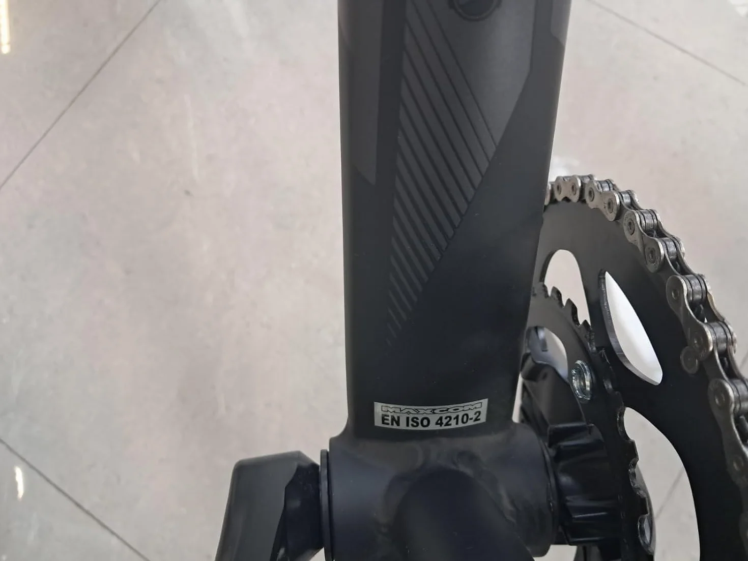 Multibrand Folding City, Vélo Pliant Confort pour Femme 24 Pouces, 6 Vitesses, Frein V-Brake, éclairage de vélo, Garde-Boue, Porte-vélos, Convient aux Femmes et aux Filles de 135 à 160 cm
