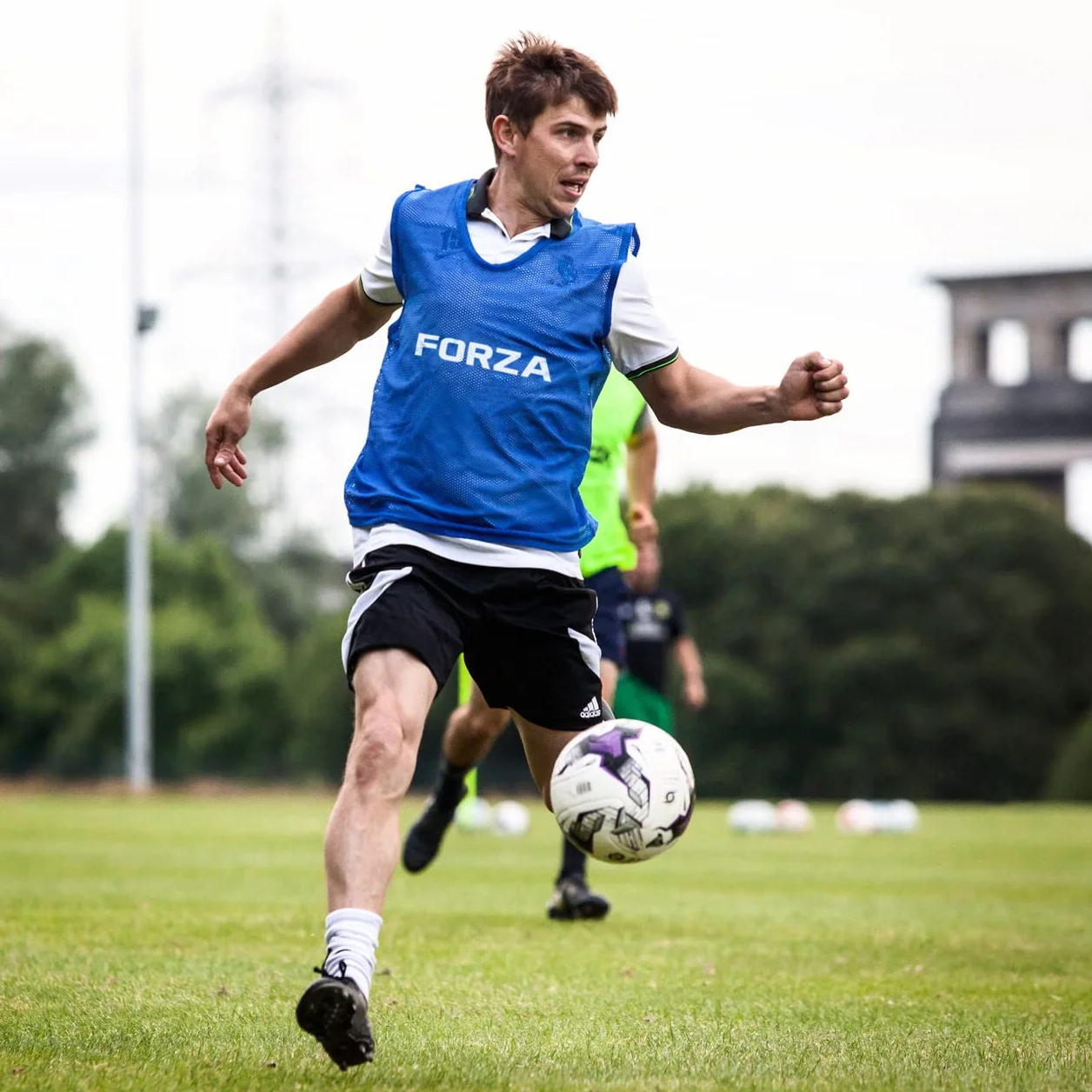 FORZA Chasubles d’Entraînement de Sport [Pack de 10] | Fabrication Légère, Couleurs Vives et Plusieurs Tailles | Entraînement de Football, Rugby, Hockey et Plus pour Enfants et Adultes