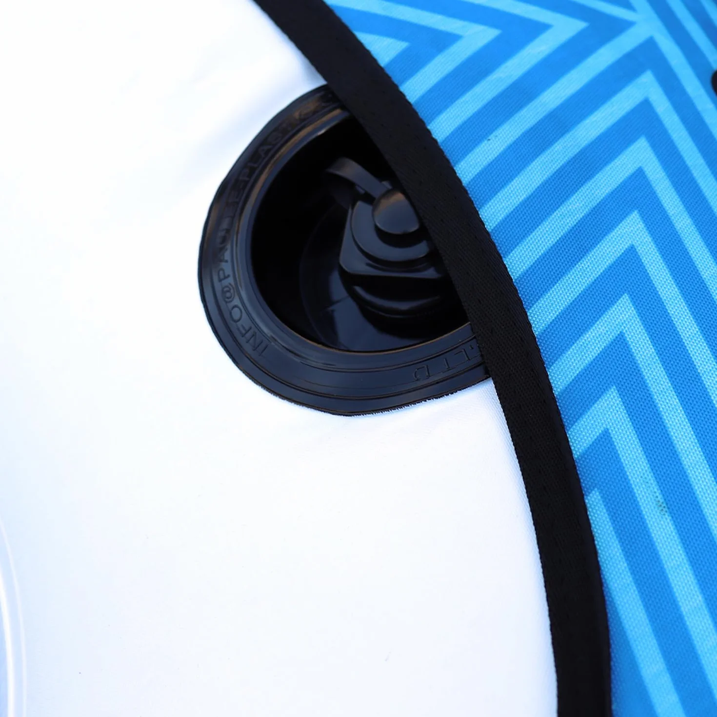 Coasto - Bouée Tractée WOONA 1 Place PB-CBWOONA1 - pour 1 Personne - Gonflable et Tractable - Charge Maximale 70 kg - Forme Donut - Revêtement Résistant - Sac de Rangement Inclus - 137 cm