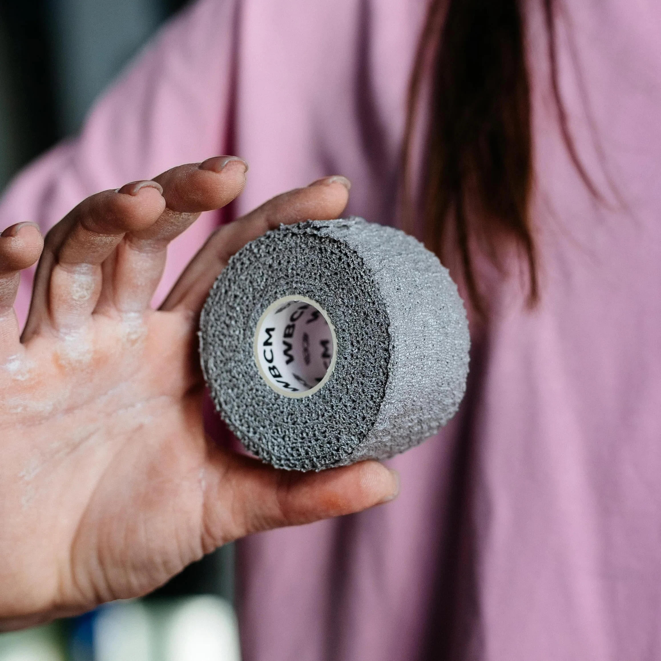 WARM BODY COLD MIND Lifting Thumb Tape pour haltérophilie | 3,8 cm x 6,3 m | Ruban Hook Grip pour Salle de Sport, Powerlifting, soulevé de Terre, Musculation, enroulement athlétique Doigt