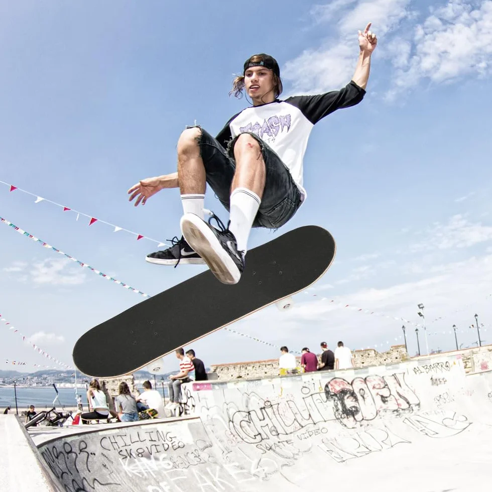 Skateboard pour enfants, complet de qualité supérieure pour débutants à partir d'années, enfants et adolescents, en 7 couches d'érable, avec bande antidérapante, axes et roues en uréthane, roulements