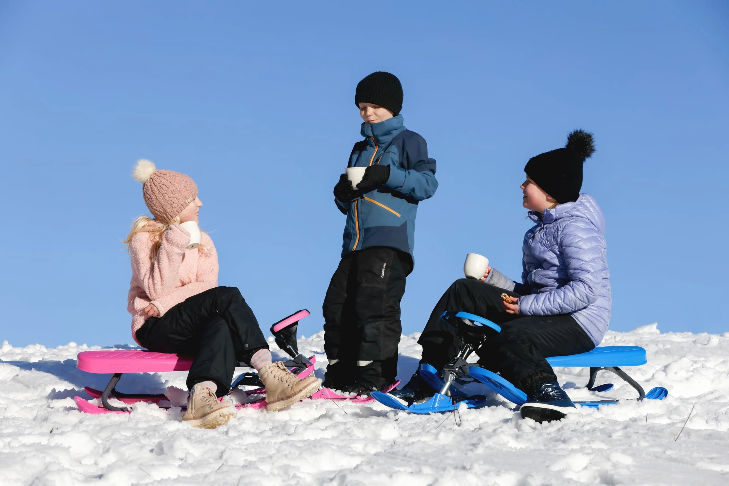 STIGA Snowracer Curve – Luge avec Volant, Frein et Ski Incurvé – pour Enfants et Adultes – Cadre en Acier Solide – Facile à Manœuvrer – Poids Max 90 kg, Gris
