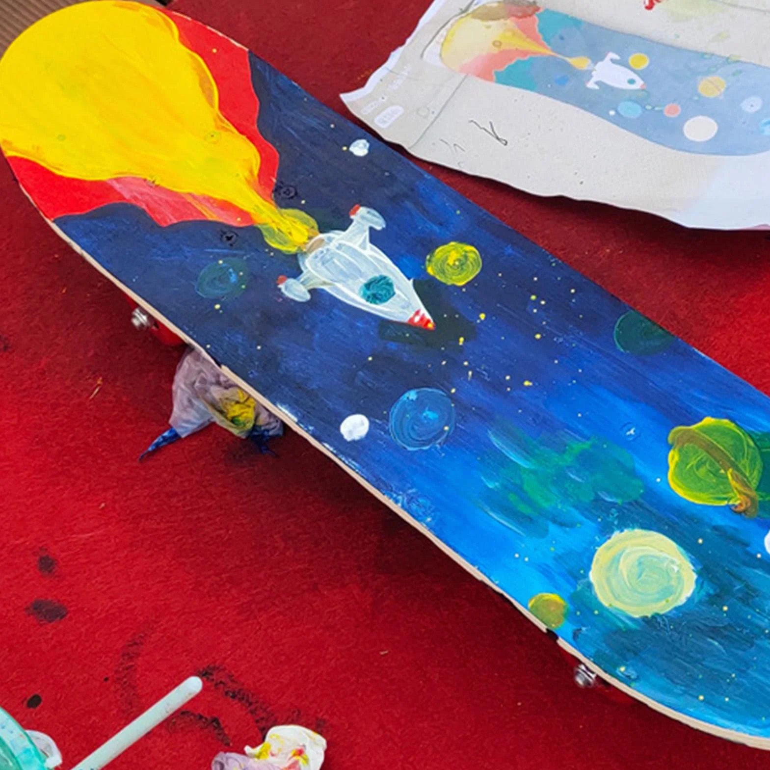 Yusheng Skateboard pour Enfants, Graffiti Peint À La Main Skateboard Complet pour Enfants avec Pont en Érable, Excellent Cadeau pour Garçons Filles Débutant 1-2 Ans, Stable Et Sûr, 165 Livres