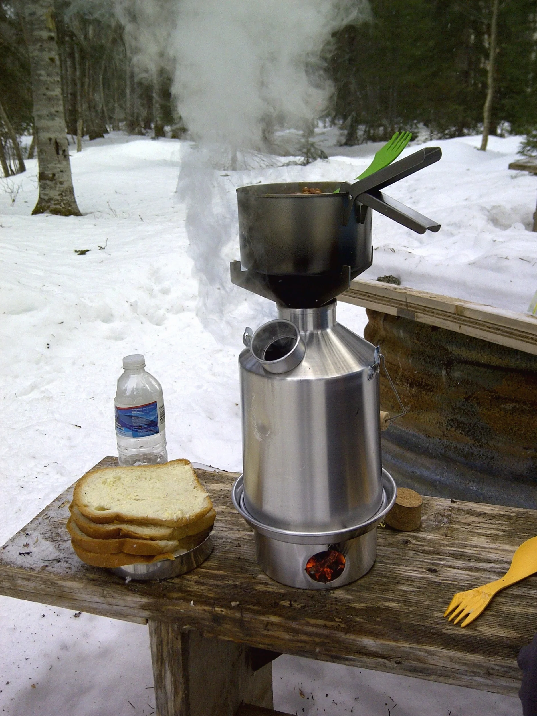 Kelly Kettle Kit de 'Scout' avec Bouilloire de 1,2l en Acier Inoxydable + Batterie de Cuisine + Support de Marmite + Sac de Transport
