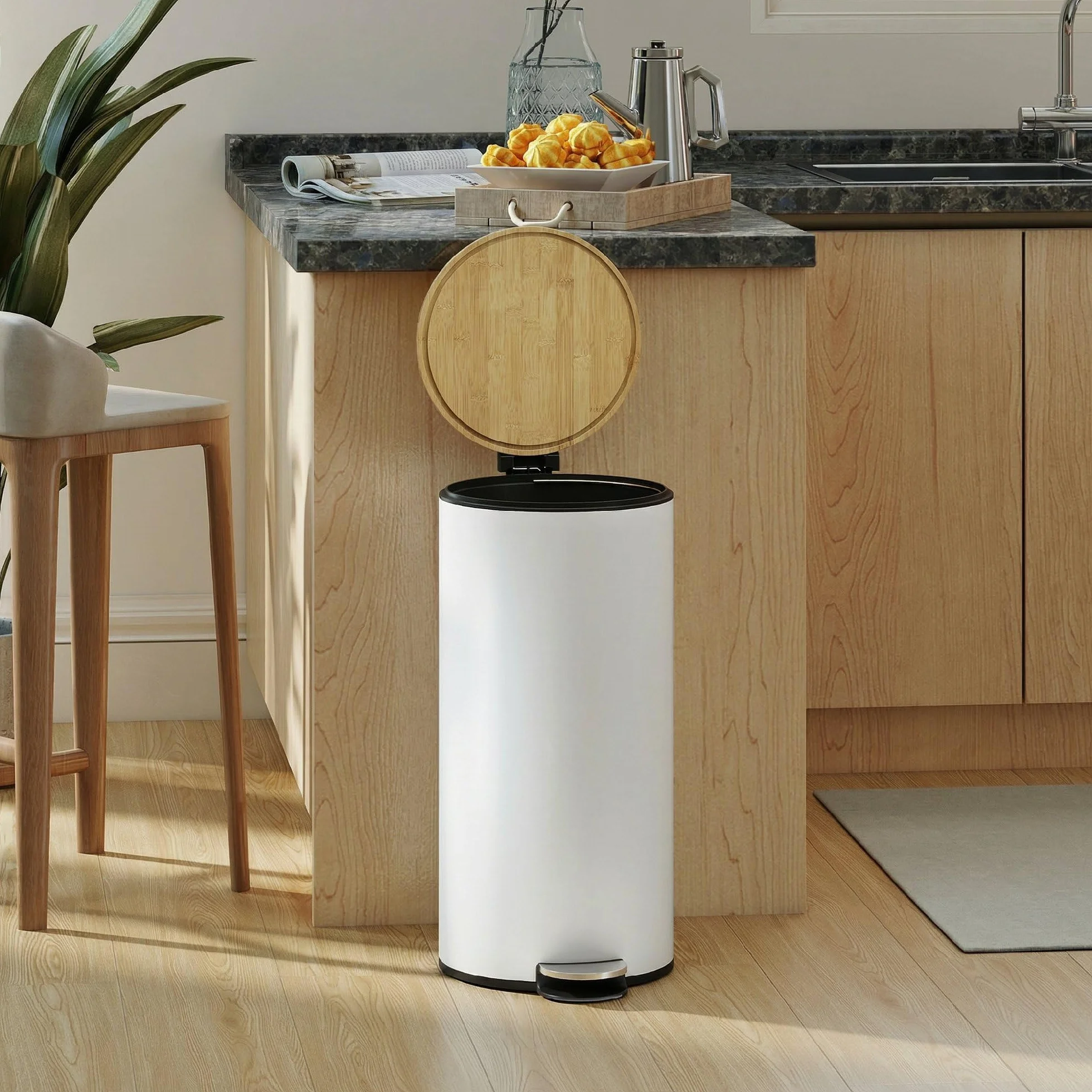 HOMCOM Poubelle Cuisine 30L Poubelle à Pédale Métal Seau Intérieur Amovible Couvercle Bambou Fermeture Douce Blanc