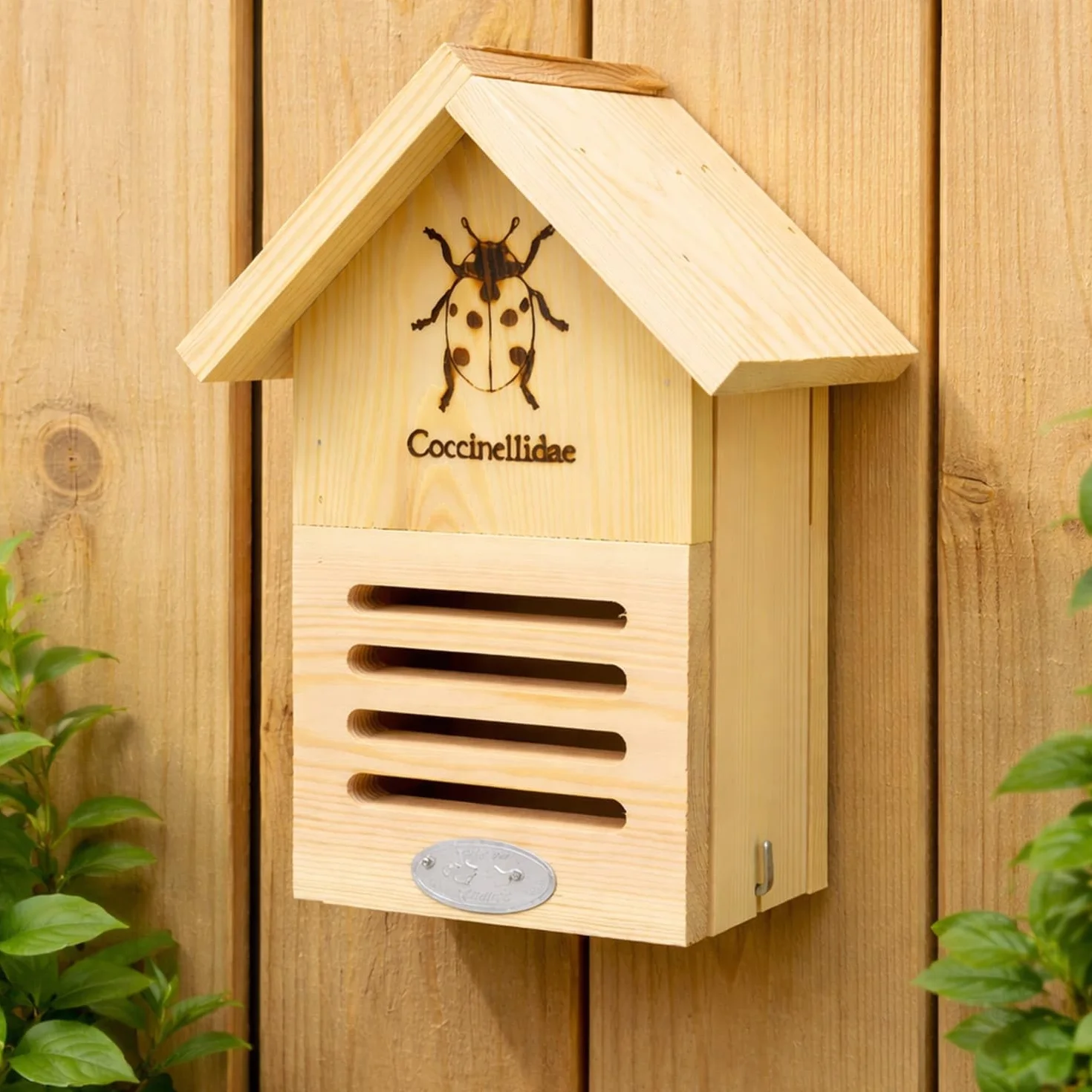 CKB LTD Maison en bois de coccinelle pour jardin – Abri d'extérieur en pin avec trou de serrure