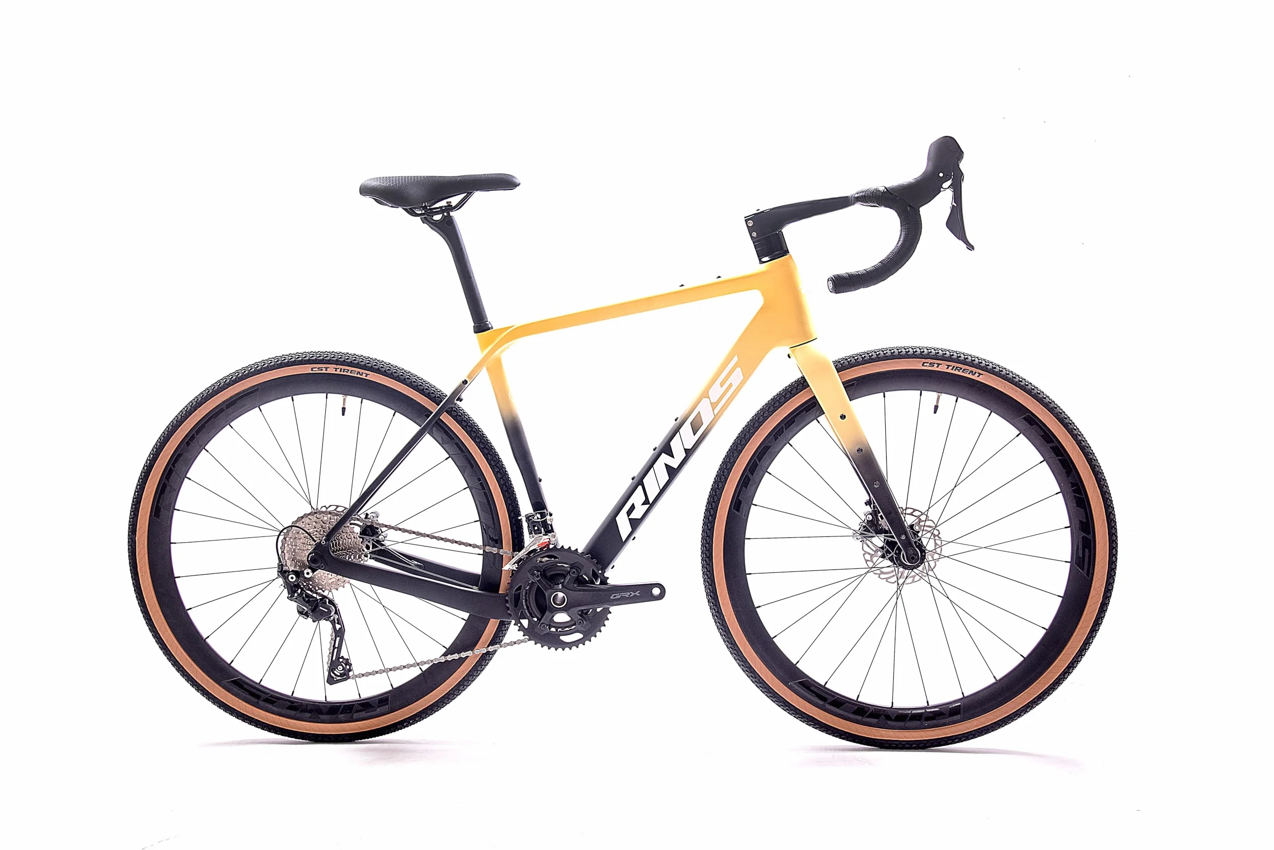 Rinos Sandman 6 Vélo Gravel Carbone 9,8 kg GRX 600 2x11 Vitesses Freins Hydrauliques Pneus 700x40C Bikepacking