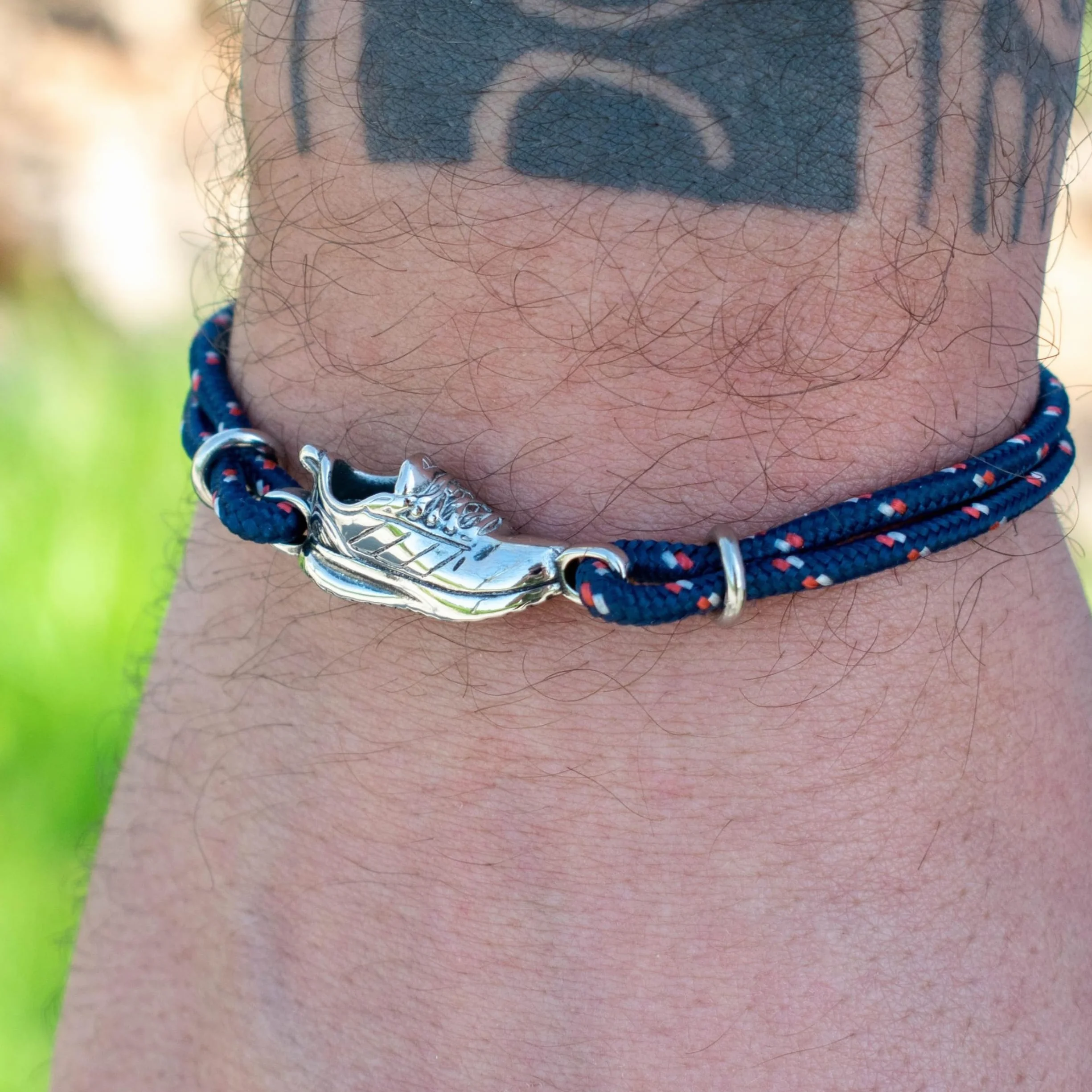 ERNESTINE - Bracelet running réglable cordon acier inoxydable basket course à pied - idée cadeau homme femme - idée cadeau runner sport accessoire poignet bijou original - bracelet homme course à pied